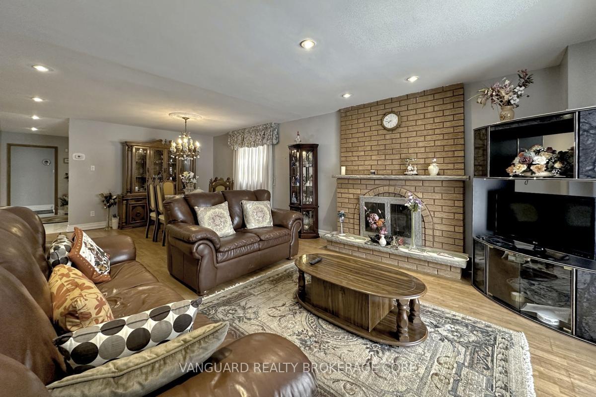 Photo 8 of 50 Cabinet Crescent, Vaughan, West Woodbridge — HOMEH