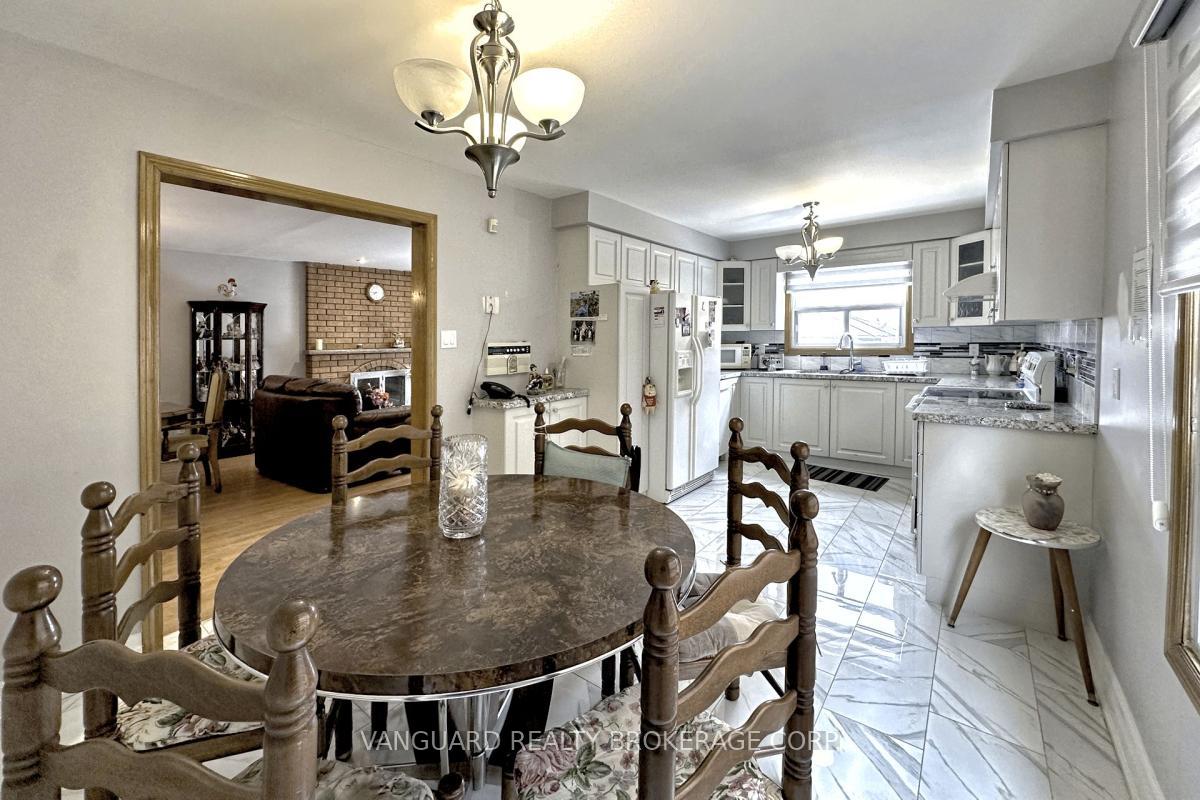 Photo 10 of 50 Cabinet Crescent, Vaughan, West Woodbridge — HOMEH