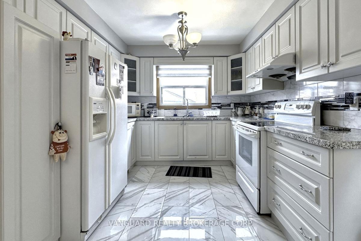 Photo 11 of 50 Cabinet Crescent, Vaughan, West Woodbridge — HOMEH
