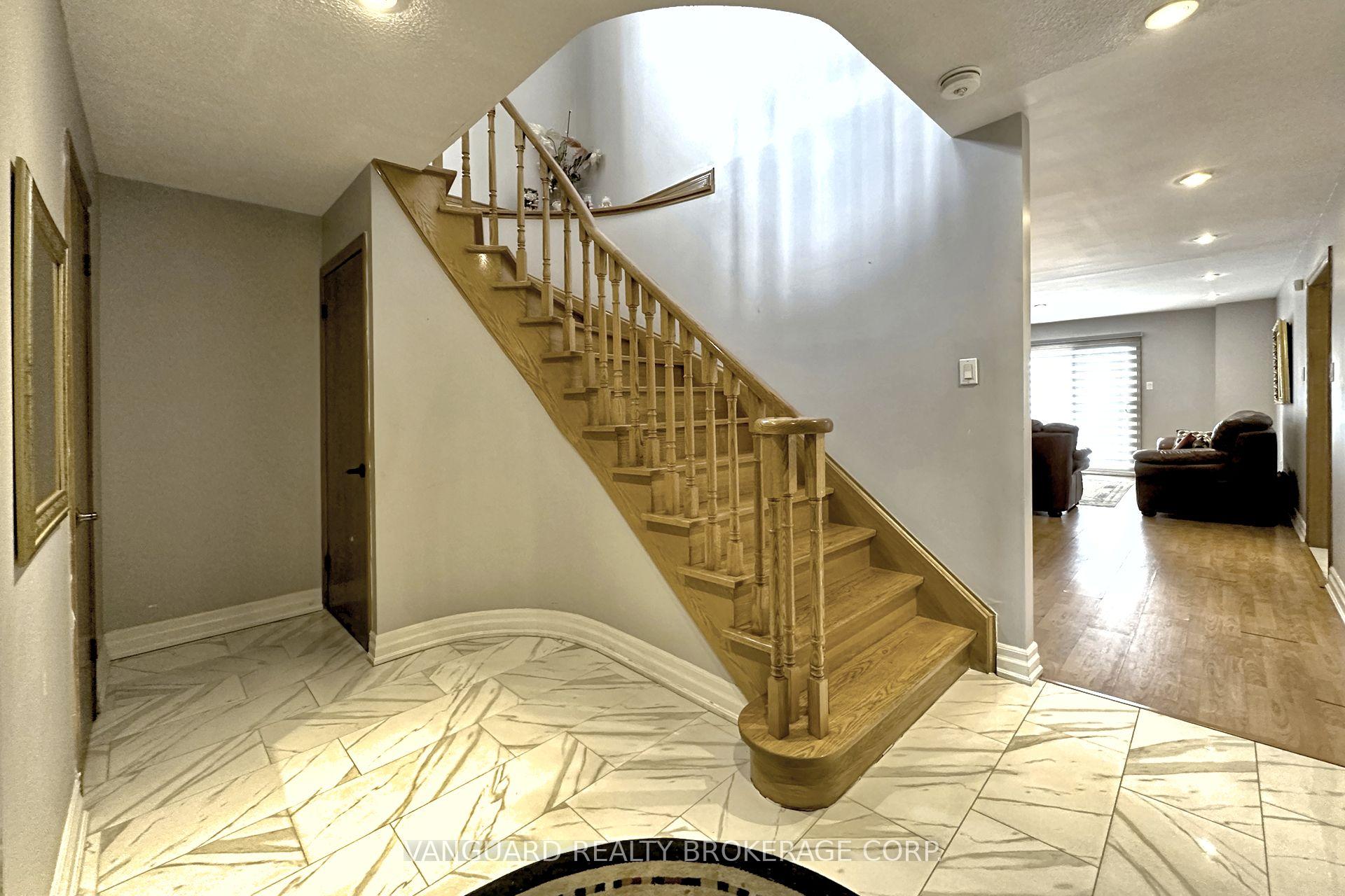 Photo 13 of 50 Cabinet Crescent, Vaughan, West Woodbridge — HOMEH