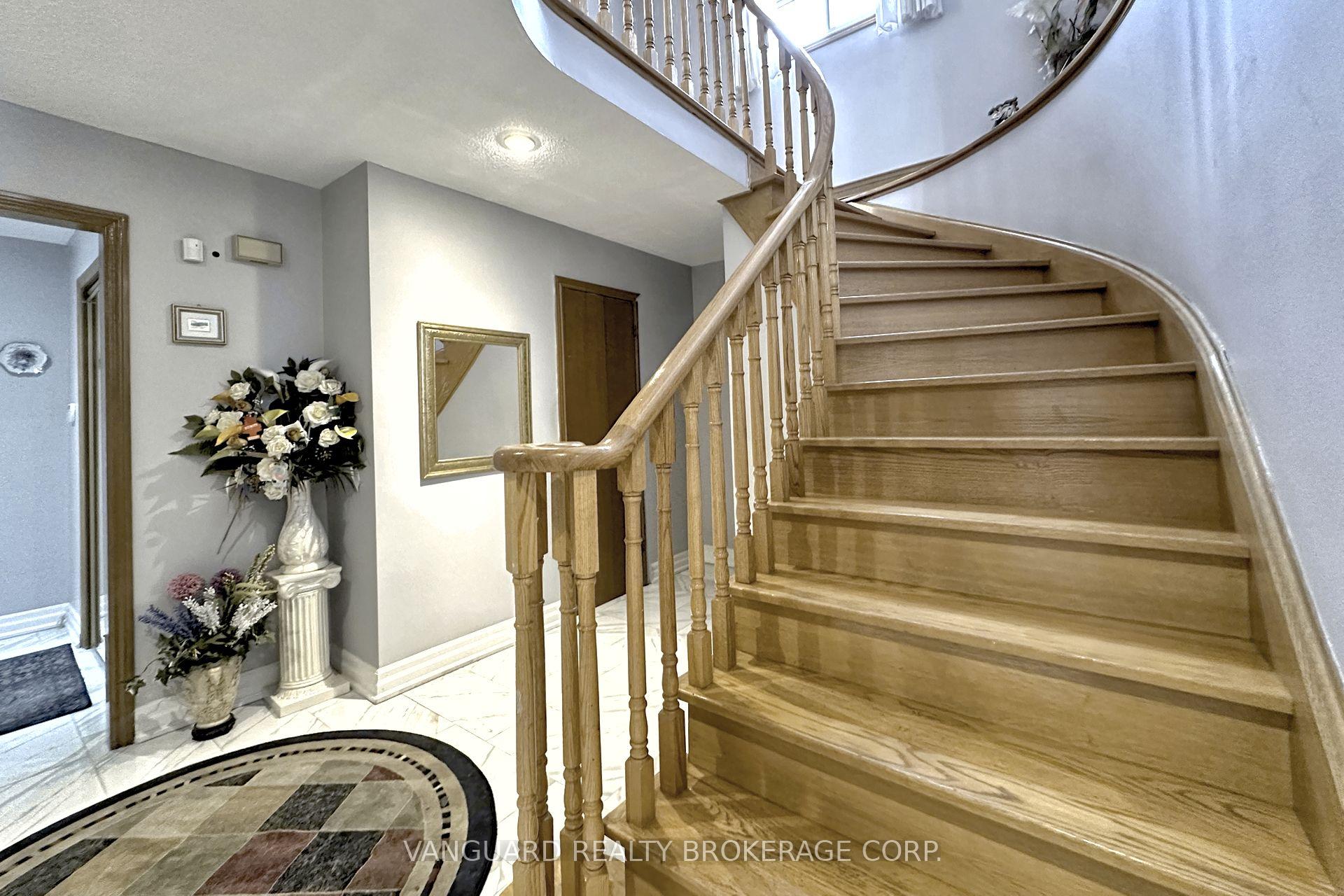 Photo 14 of 50 Cabinet Crescent, Vaughan, West Woodbridge — HOMEH