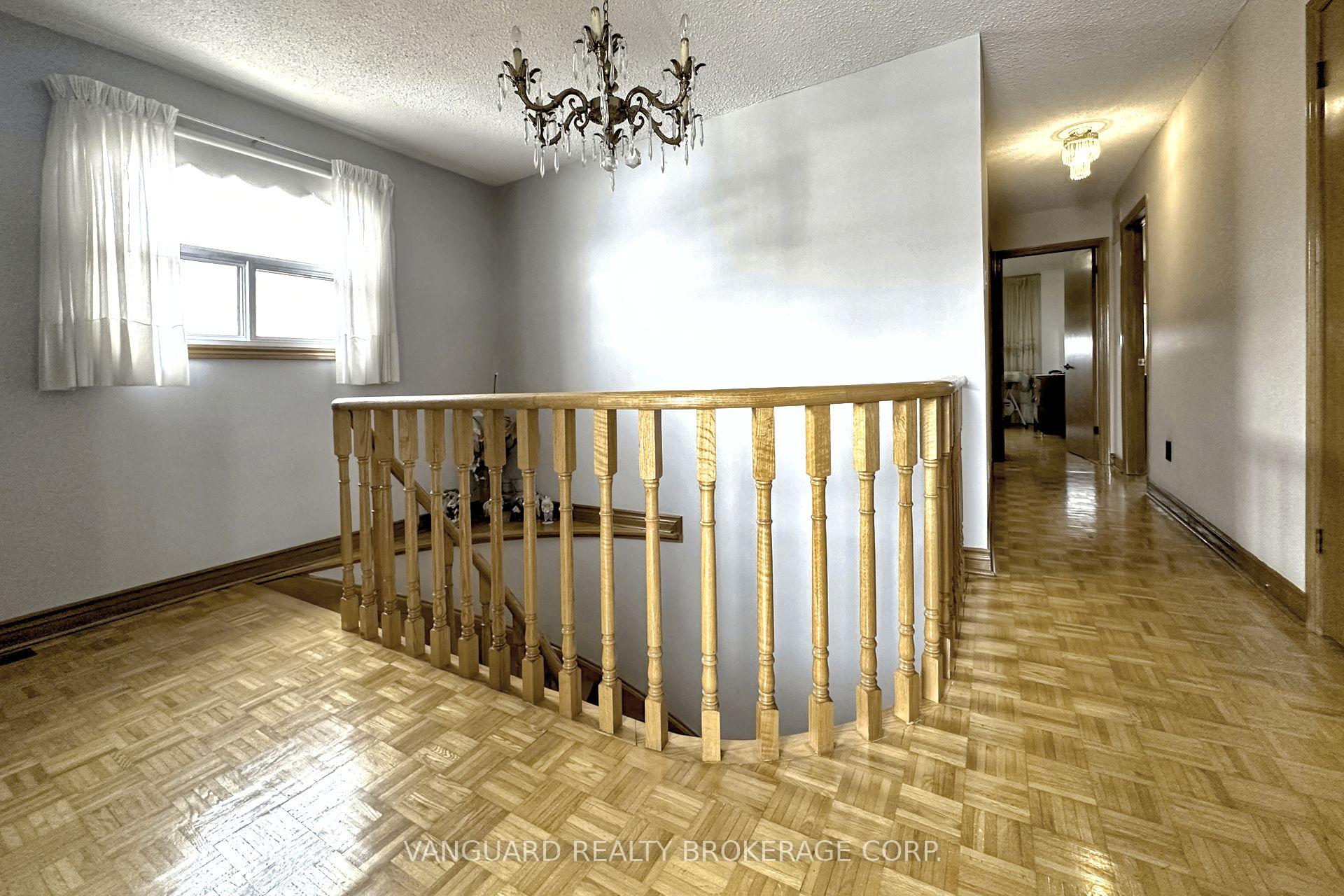 Photo 18 of 50 Cabinet Crescent, Vaughan, West Woodbridge — HOMEH