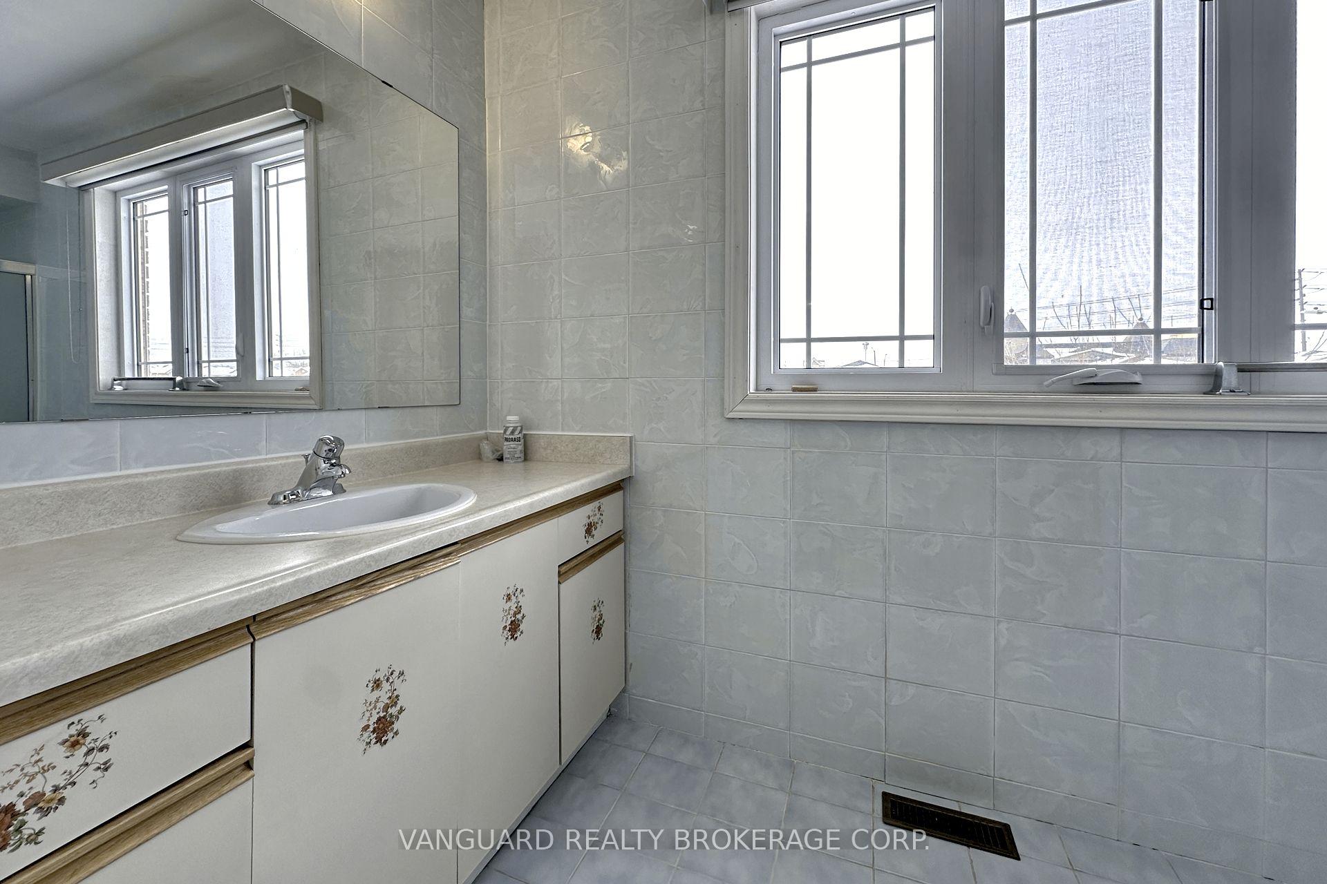 Photo 30 of 50 Cabinet Crescent, Vaughan, West Woodbridge — HOMEH
