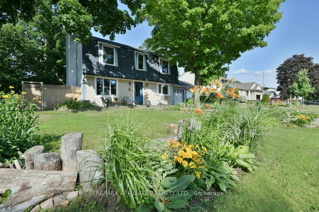 Photo 2 of 33 Julian Street, Carleton Place — HOMEH