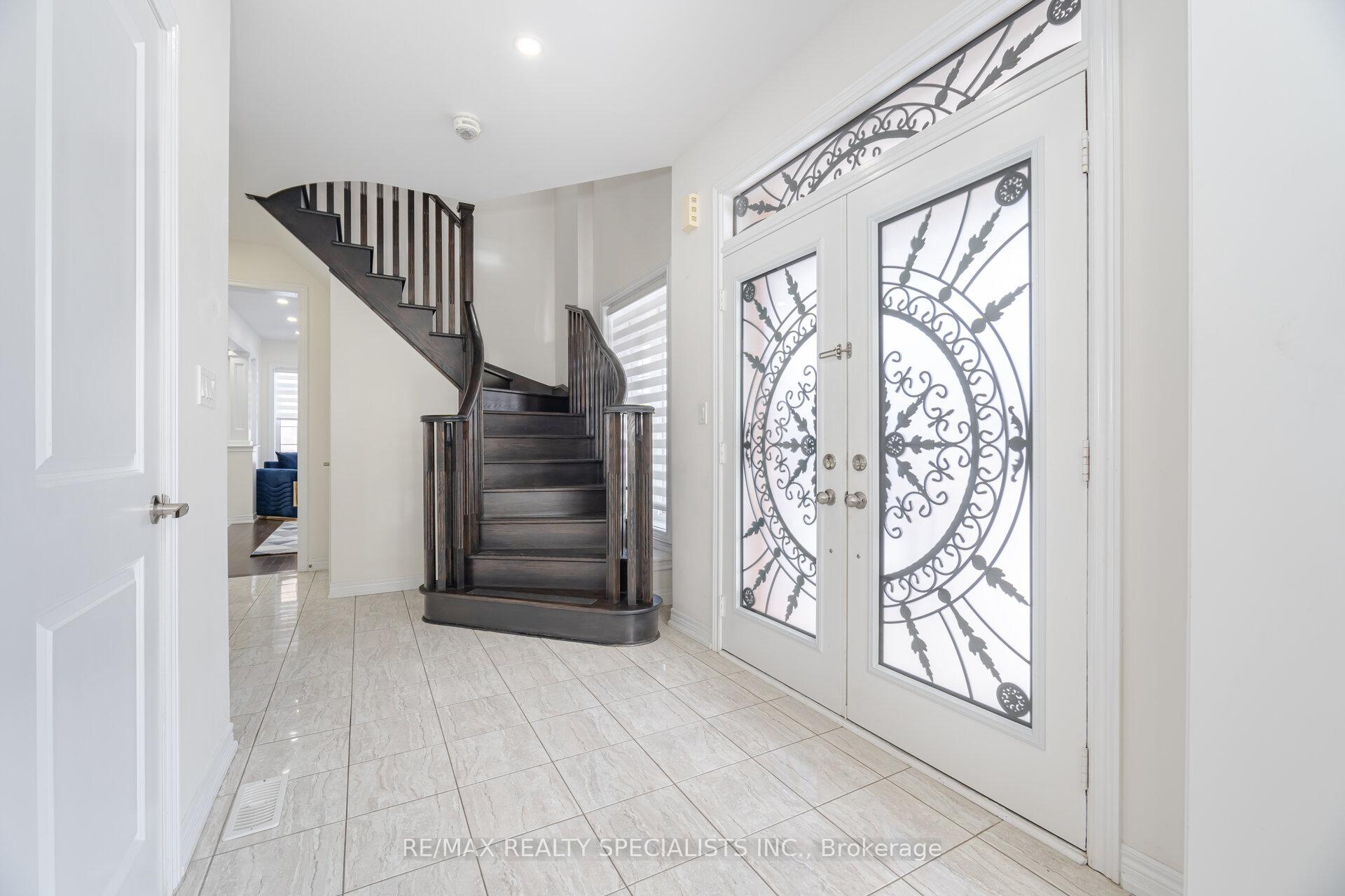 Photo 4 of 209 Kincardine Street, Vaughan, Kleinburg — HOMEH