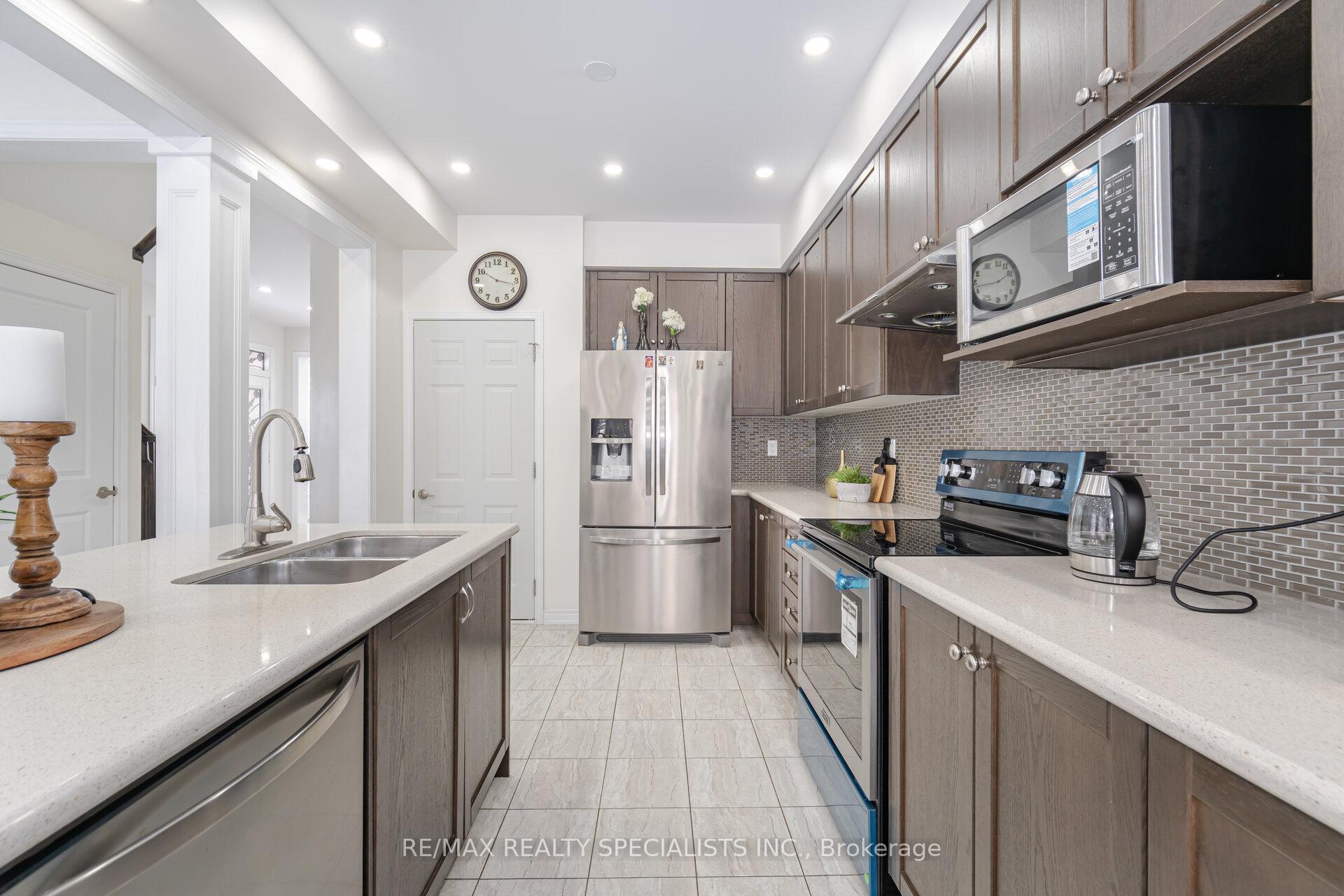 Photo 10 of 209 Kincardine Street, Vaughan, Kleinburg — HOMEH