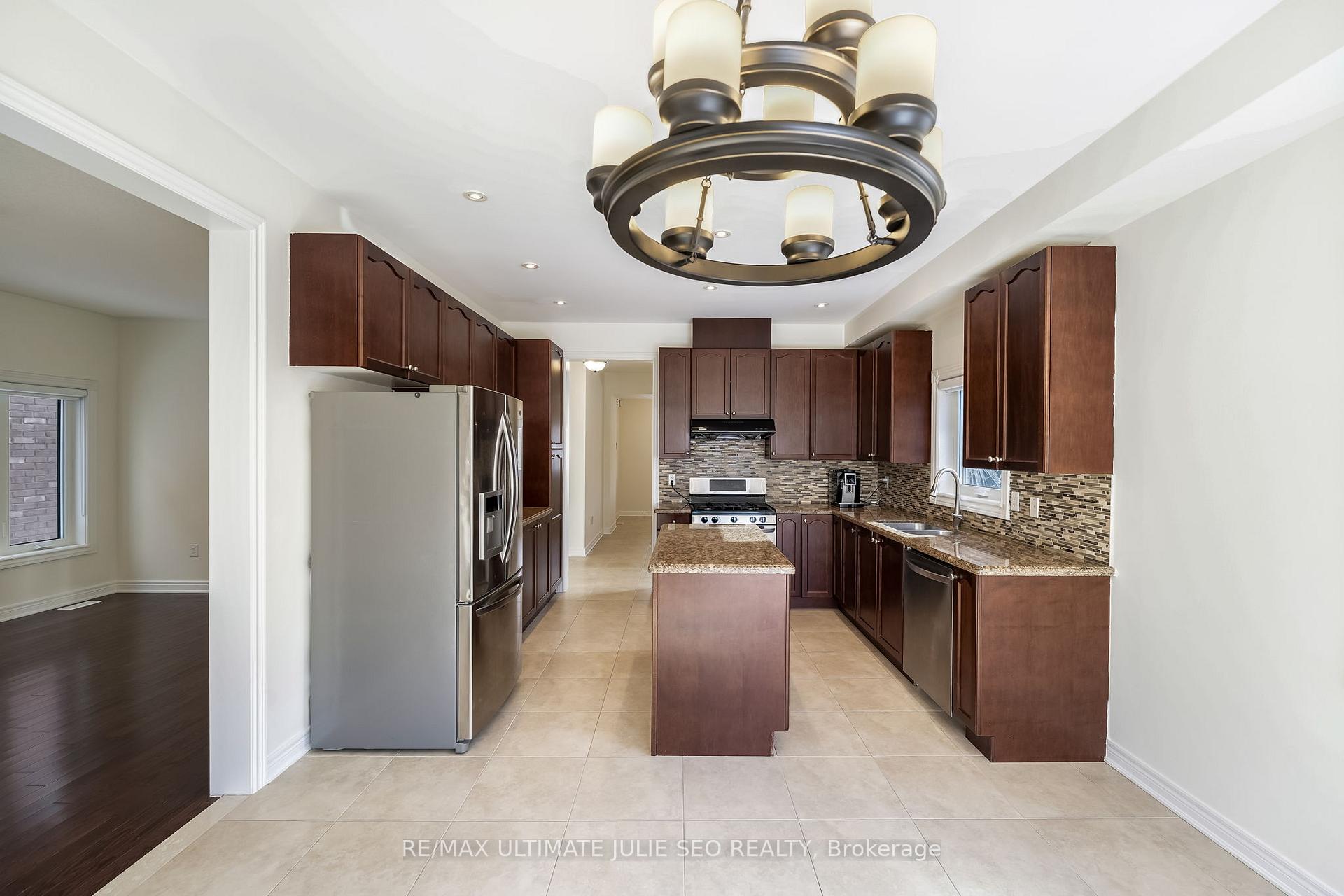 Photo 6 of 161 Black Maple Crescent, Vaughan, Patterson — HOMEH
