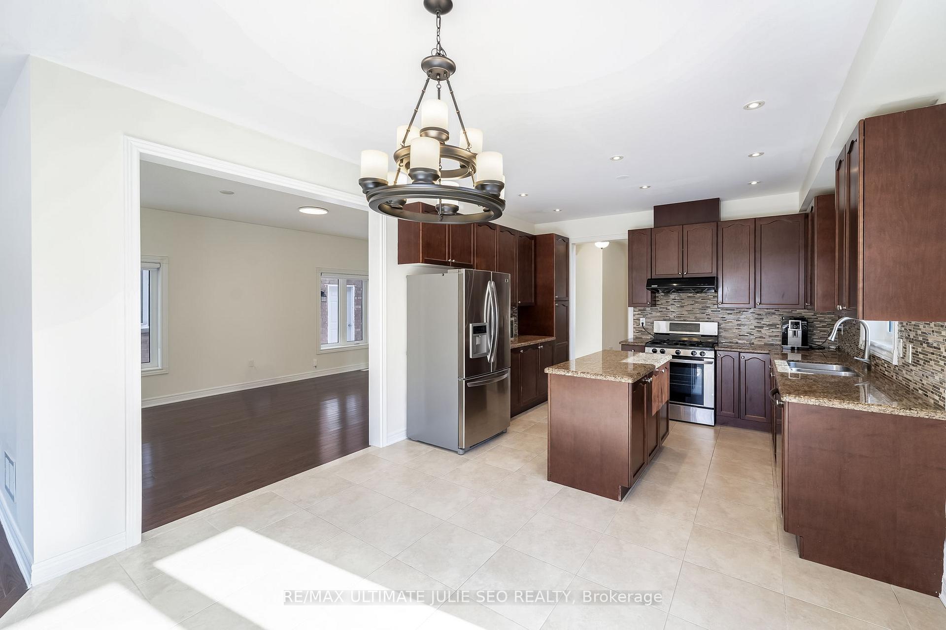 Photo 7 of 161 Black Maple Crescent, Vaughan, Patterson — HOMEH