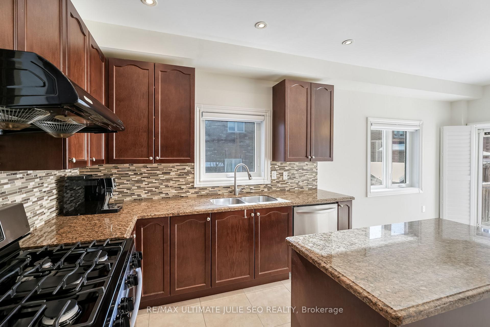 Photo 9 of 161 Black Maple Crescent, Vaughan, Patterson — HOMEH
