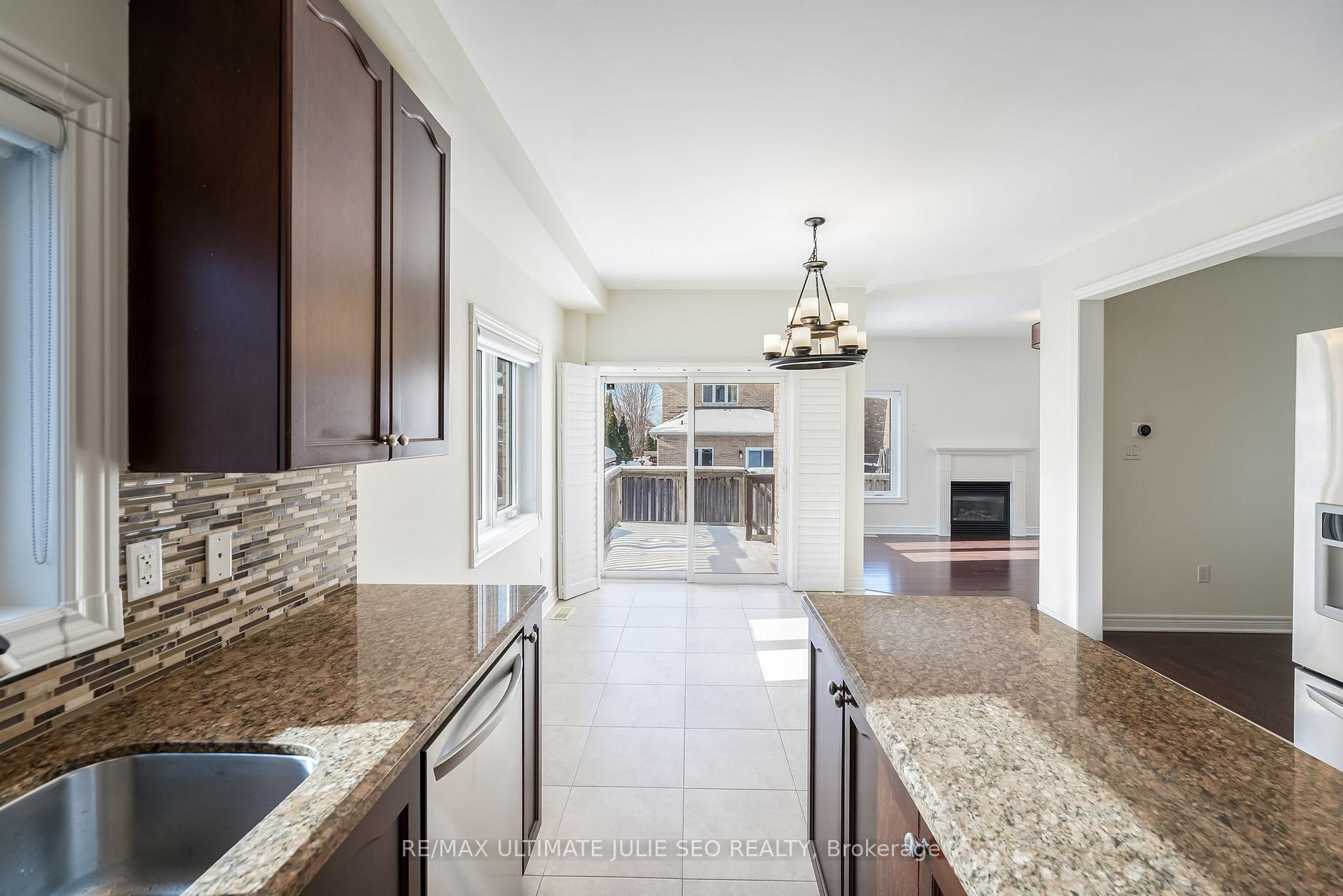 Photo 10 of 161 Black Maple Crescent, Vaughan, Patterson — HOMEH