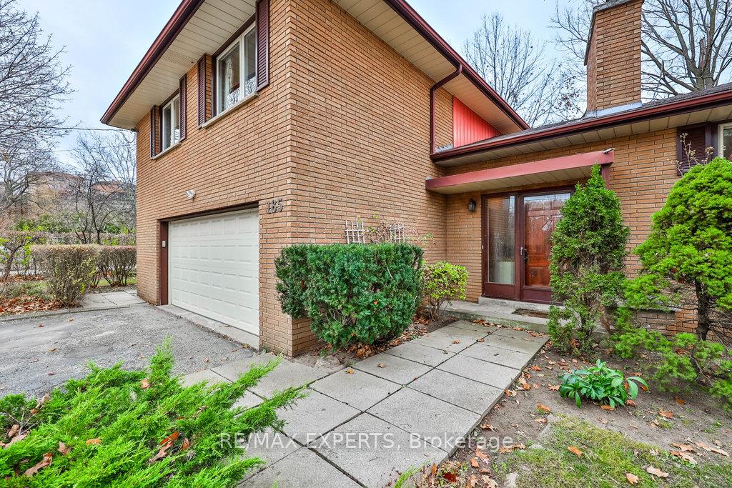 Photo 3 of 185 Willis Road, Vaughan, East Woodbridge — HOMEH