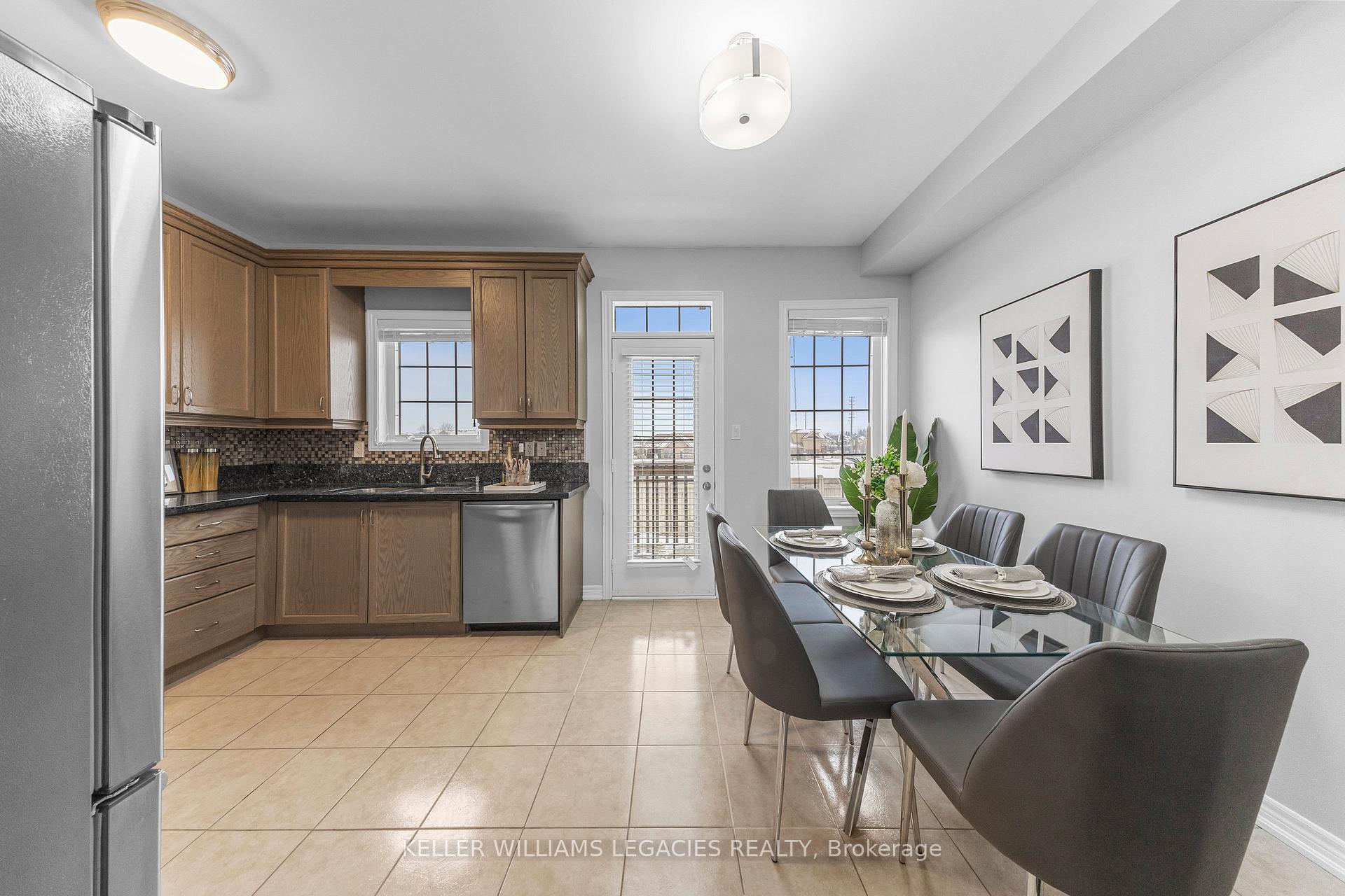 Photo 12 of 87 Alexie Way, Vaughan, Vellore Village — HOMEH