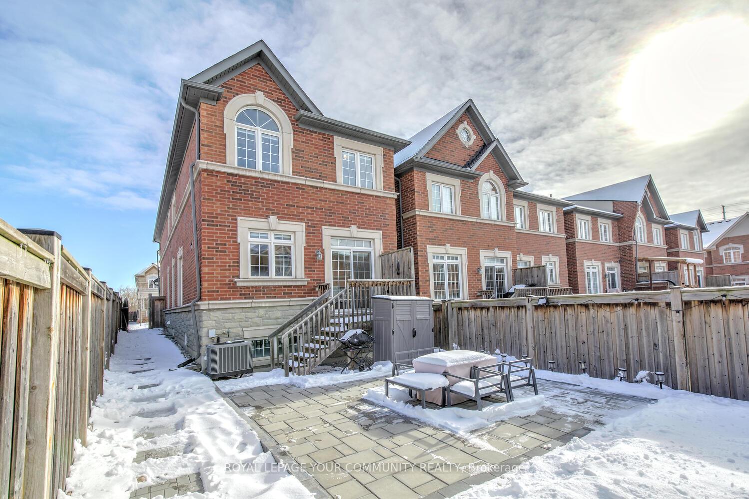 Photo 2 of 22 Overlander Way, Vaughan, Patterson — HOMEH