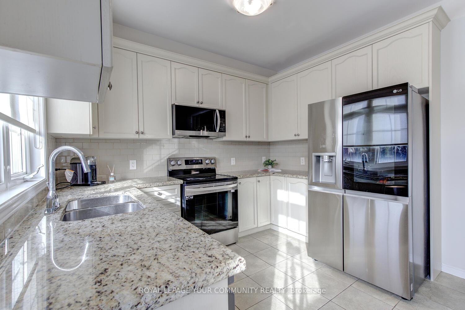 Photo 23 of 22 Overlander Way, Vaughan, Patterson — HOMEH