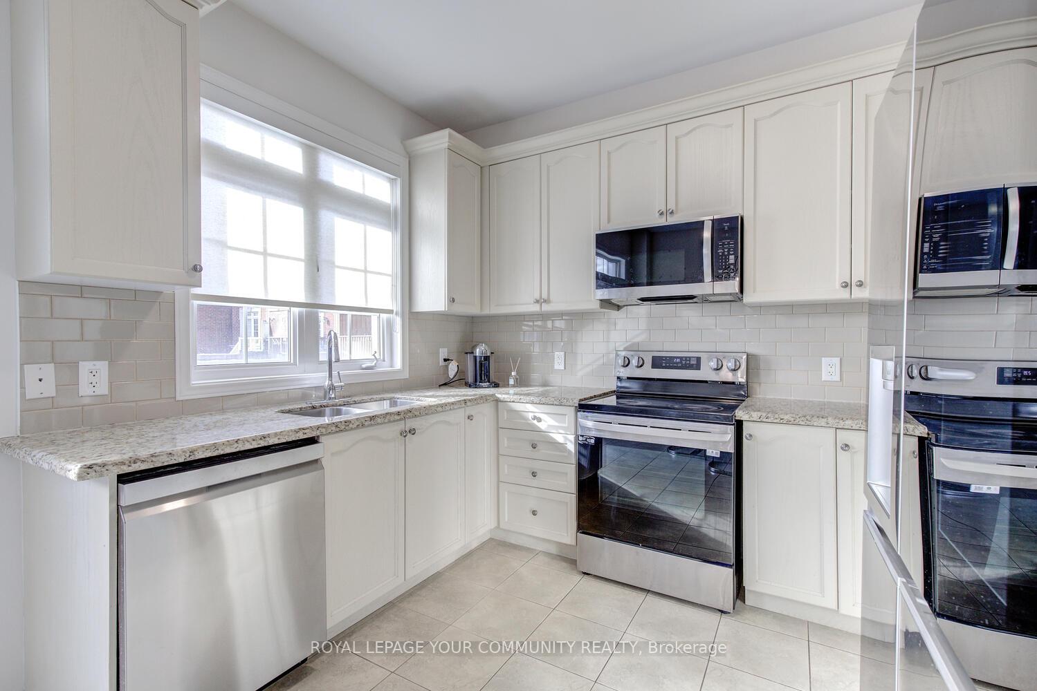 Photo 24 of 22 Overlander Way, Vaughan, Patterson — HOMEH