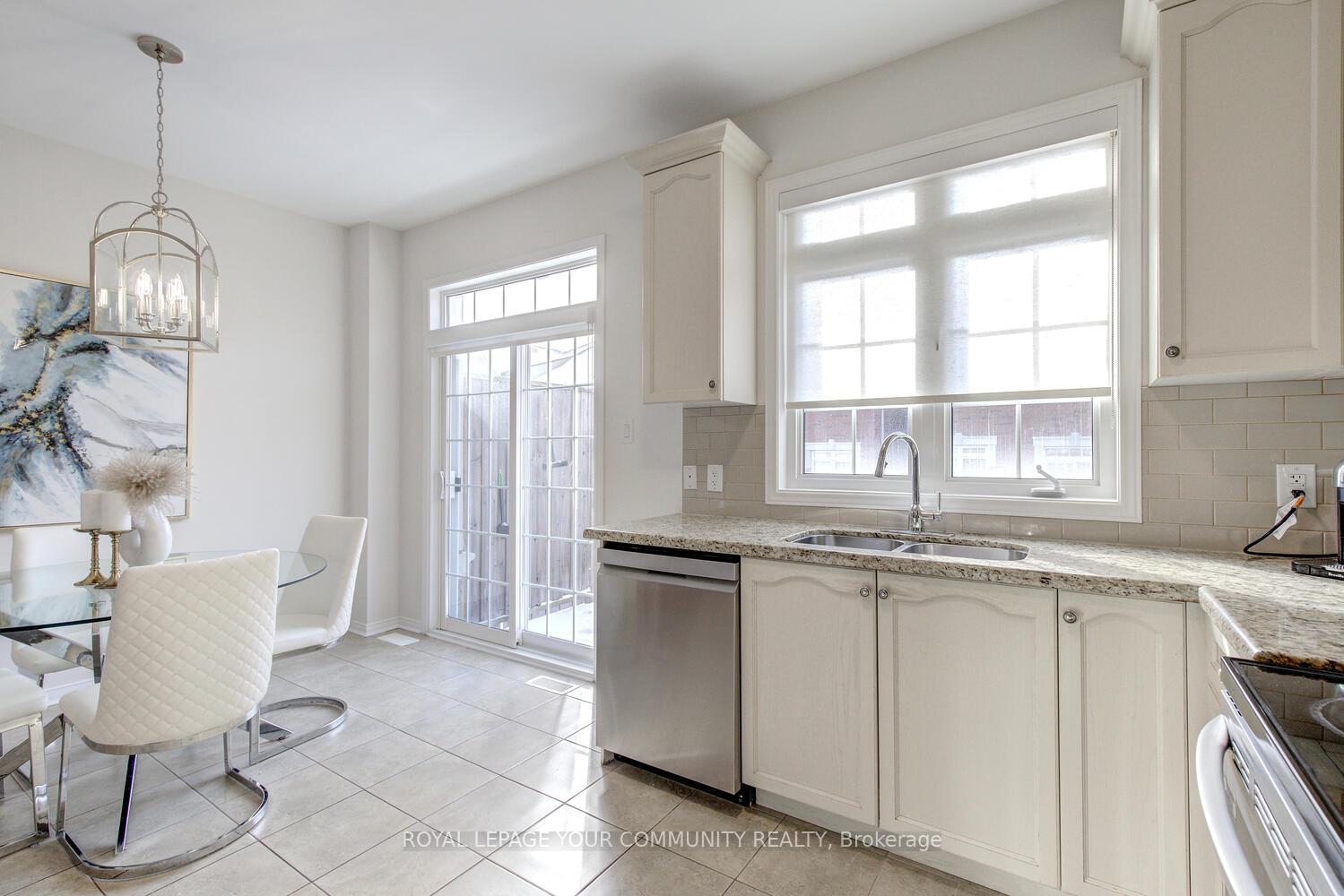 Photo 25 of 22 Overlander Way, Vaughan, Patterson — HOMEH