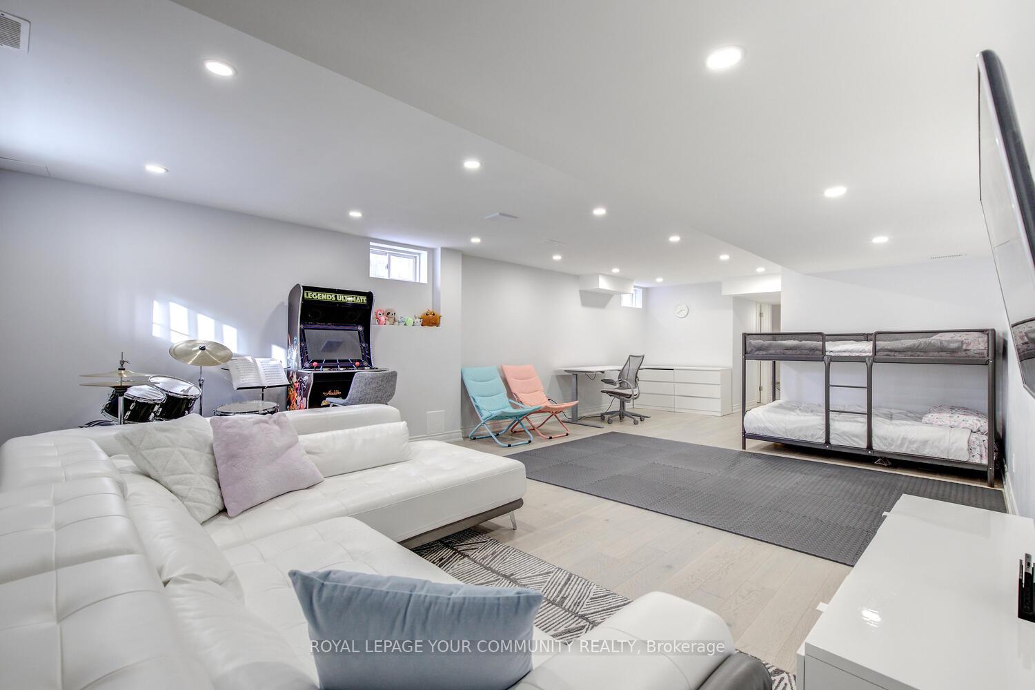 Photo 39 of 22 Overlander Way, Vaughan, Patterson — HOMEH