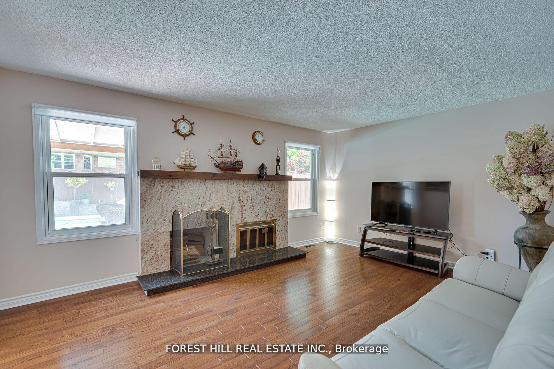 Photo 9 of 48 Haskell Crescent, Aurora, Aurora Highlands — HOMEH