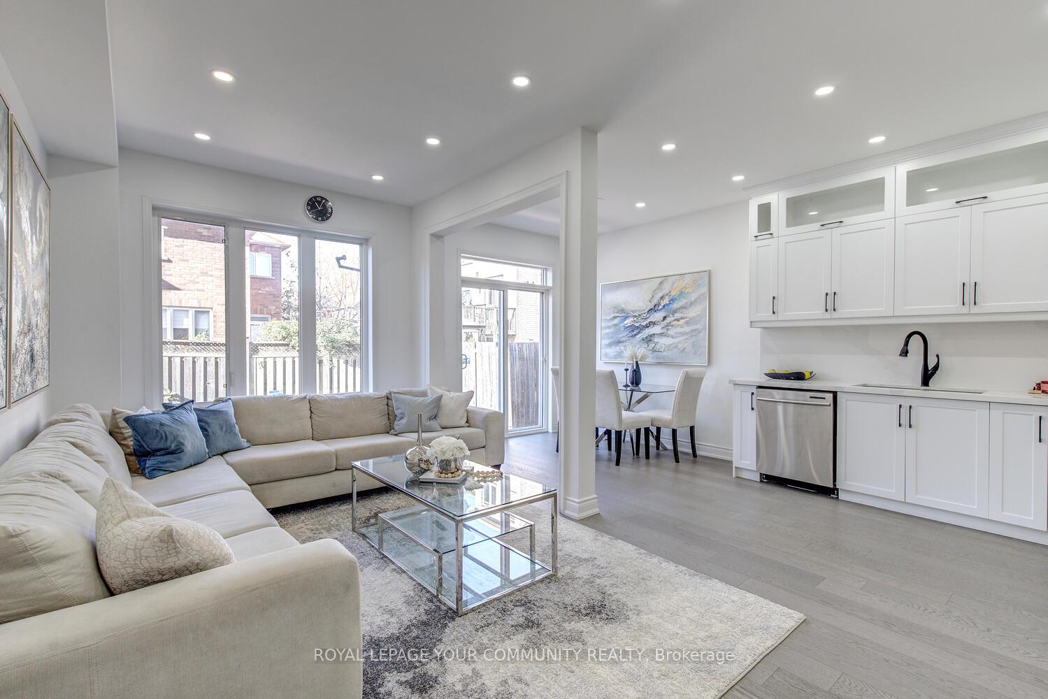 Photo 1 of 62 Laramie Crescent, Vaughan, Patterson — HOMEH