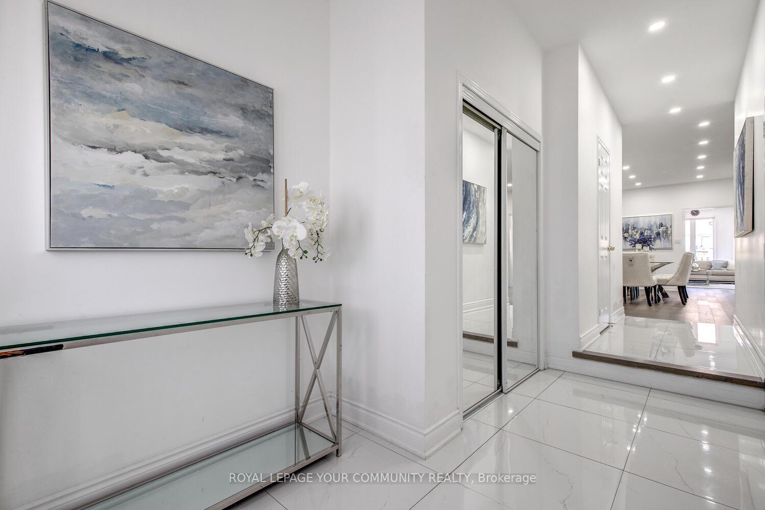 Photo 4 of 62 Laramie Crescent, Vaughan, Patterson — HOMEH