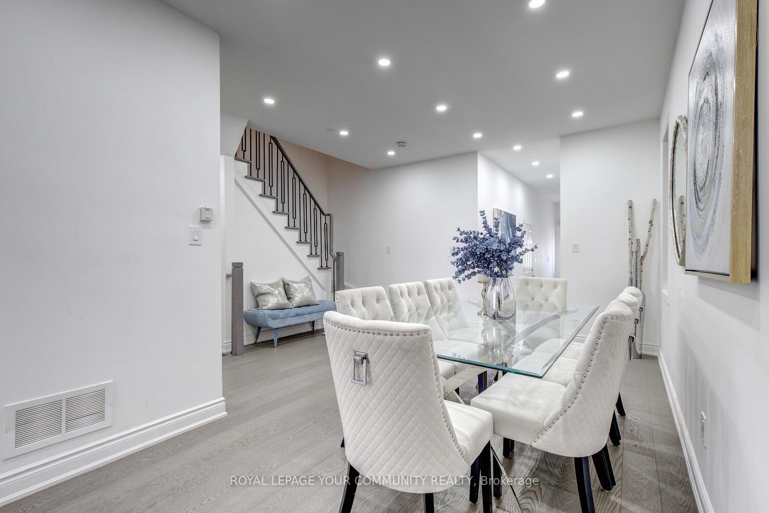 Photo 9 of 62 Laramie Crescent, Vaughan, Patterson — HOMEH