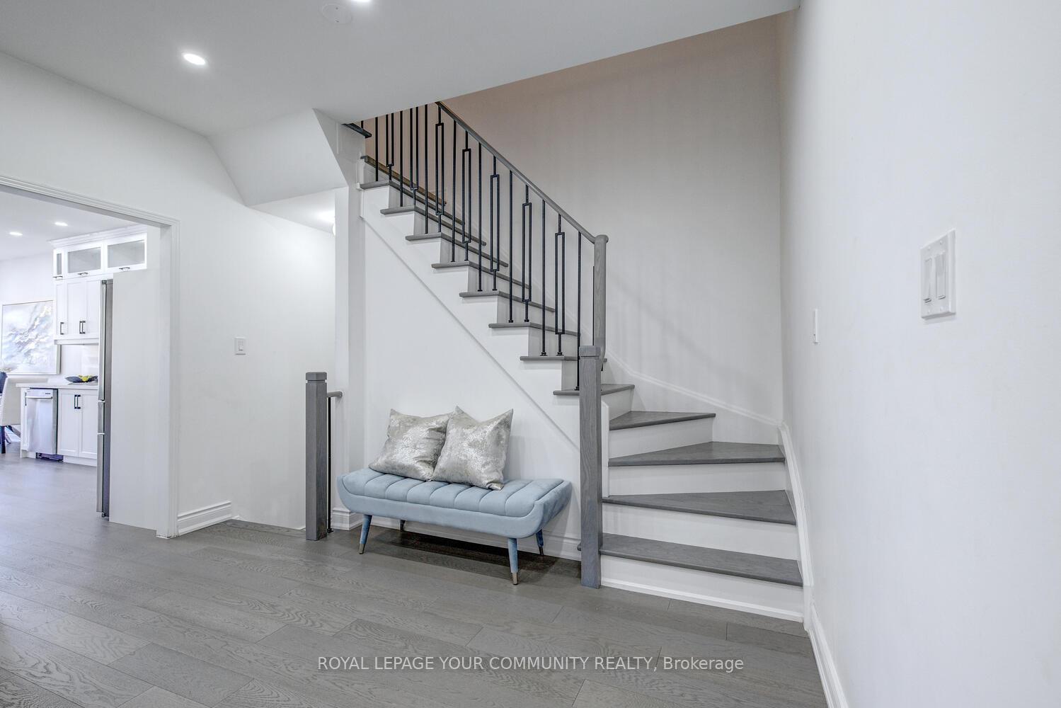 Photo 10 of 62 Laramie Crescent, Vaughan, Patterson — HOMEH