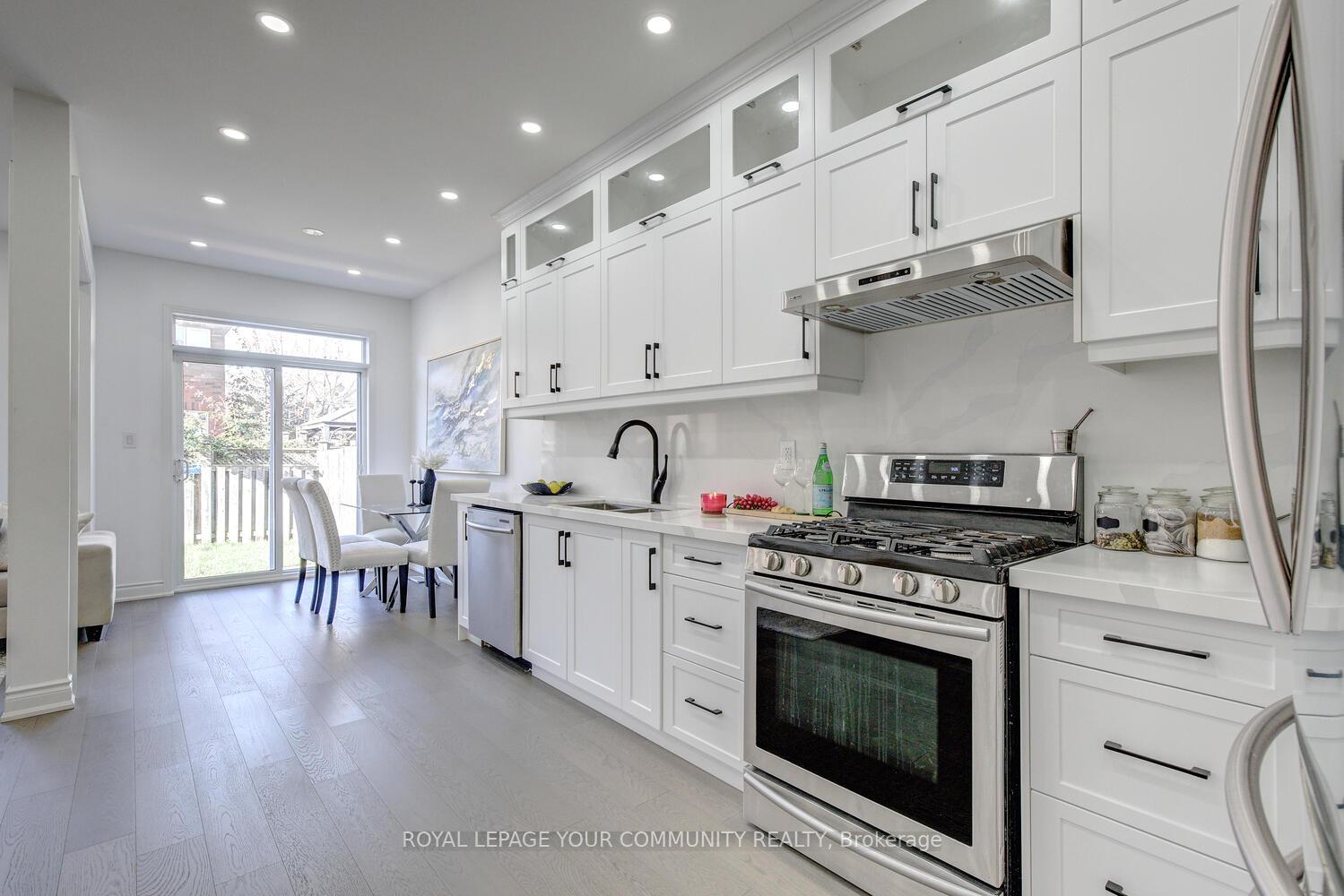 Photo 11 of 62 Laramie Crescent, Vaughan, Patterson — HOMEH