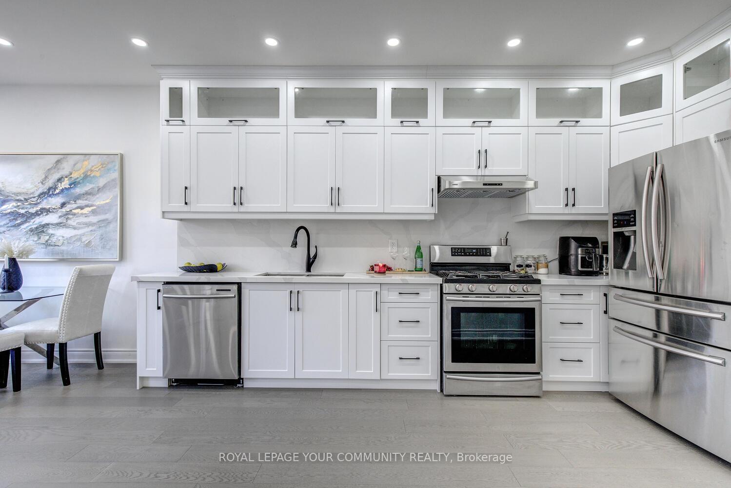 Photo 12 of 62 Laramie Crescent, Vaughan, Patterson — HOMEH