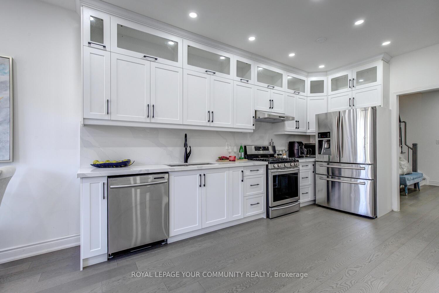 Photo 13 of 62 Laramie Crescent, Vaughan, Patterson — HOMEH