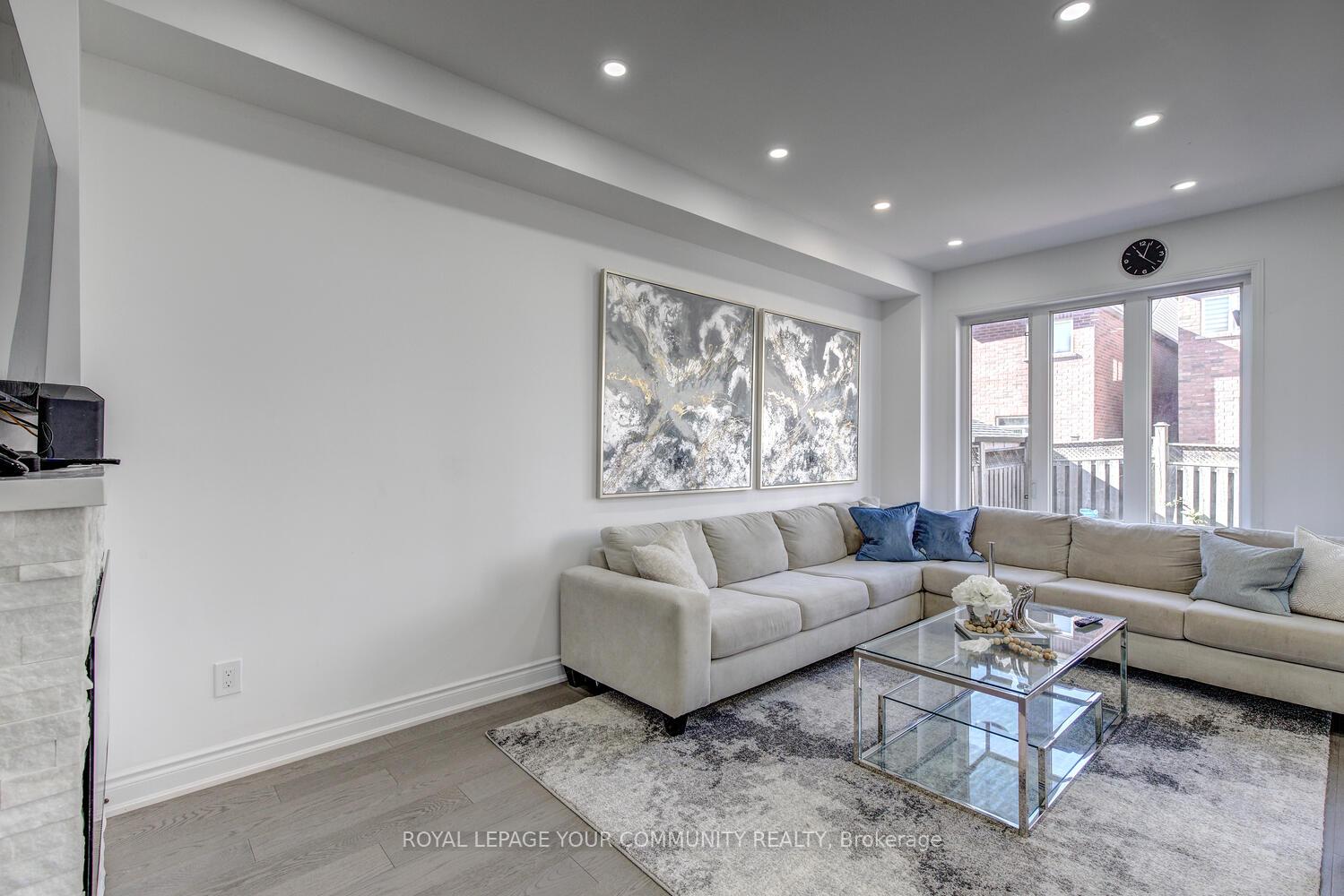 Photo 20 of 62 Laramie Crescent, Vaughan, Patterson — HOMEH