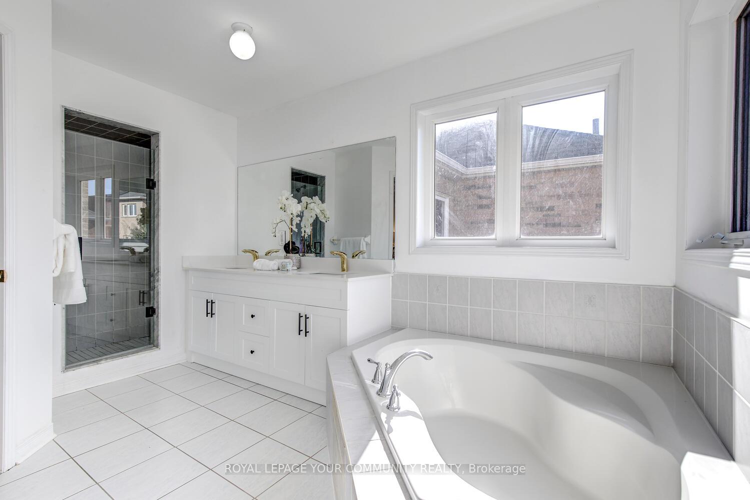 Photo 25 of 62 Laramie Crescent, Vaughan, Patterson — HOMEH