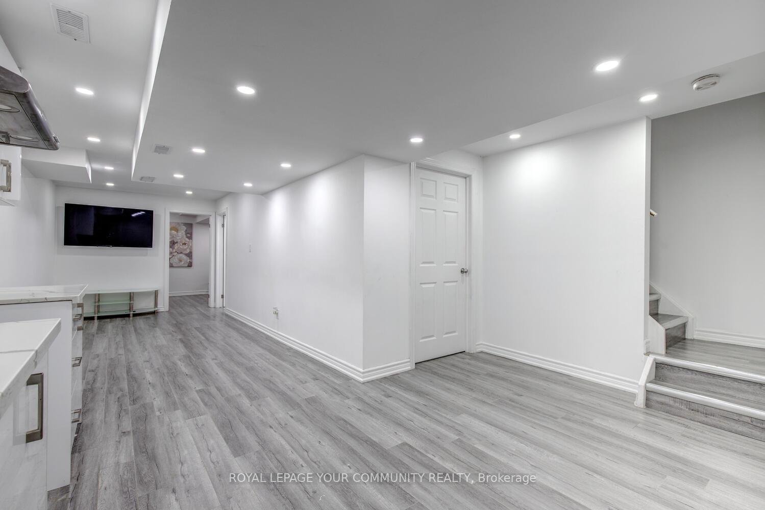 Photo 36 of 62 Laramie Crescent, Vaughan, Patterson — HOMEH