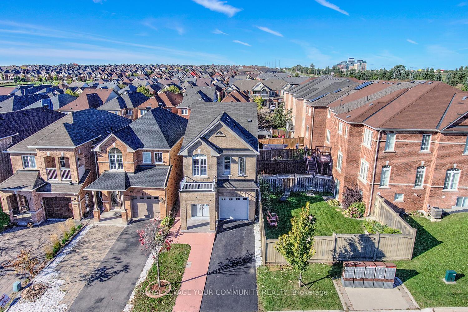 Photo 37 of 62 Laramie Crescent, Vaughan, Patterson — HOMEH