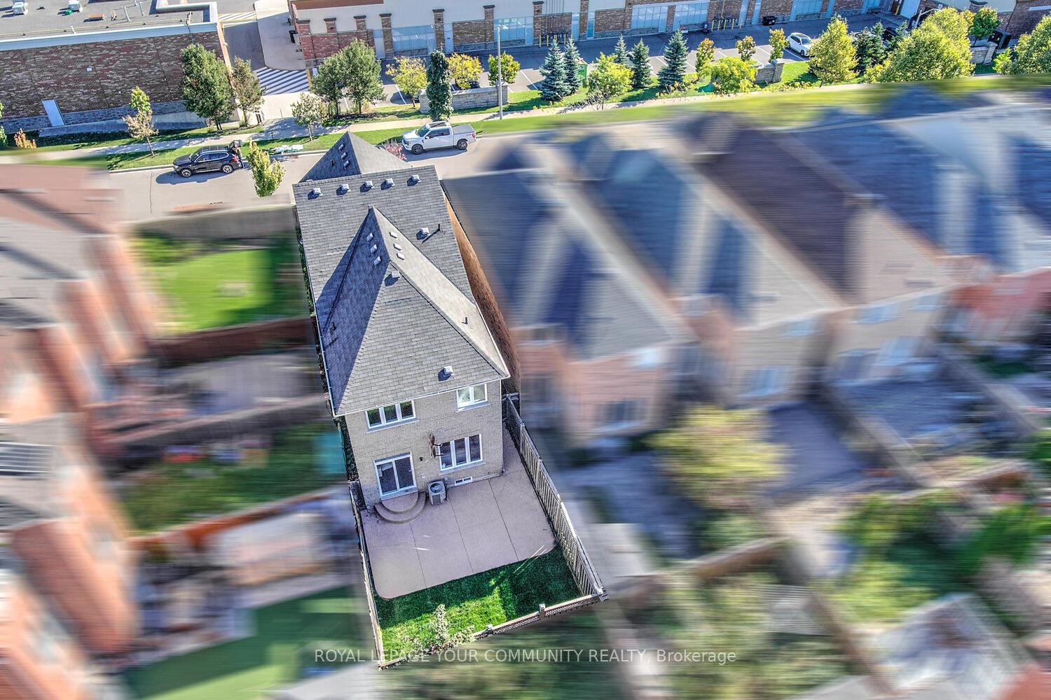 Photo 38 of 62 Laramie Crescent, Vaughan, Patterson — HOMEH