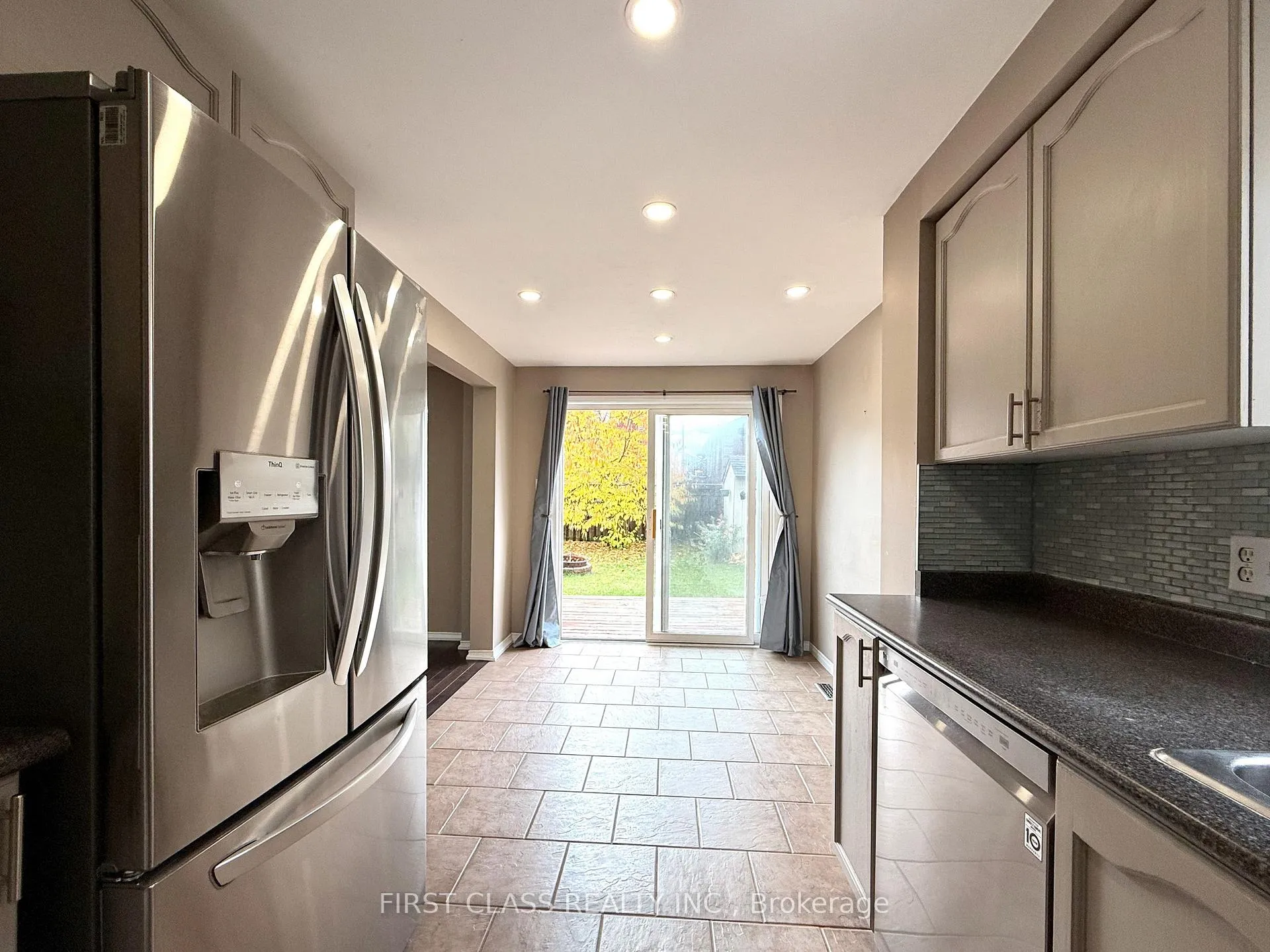 Photo 10 of 13 Benjamin Lane, Barrie, Painswick South — HOMEH