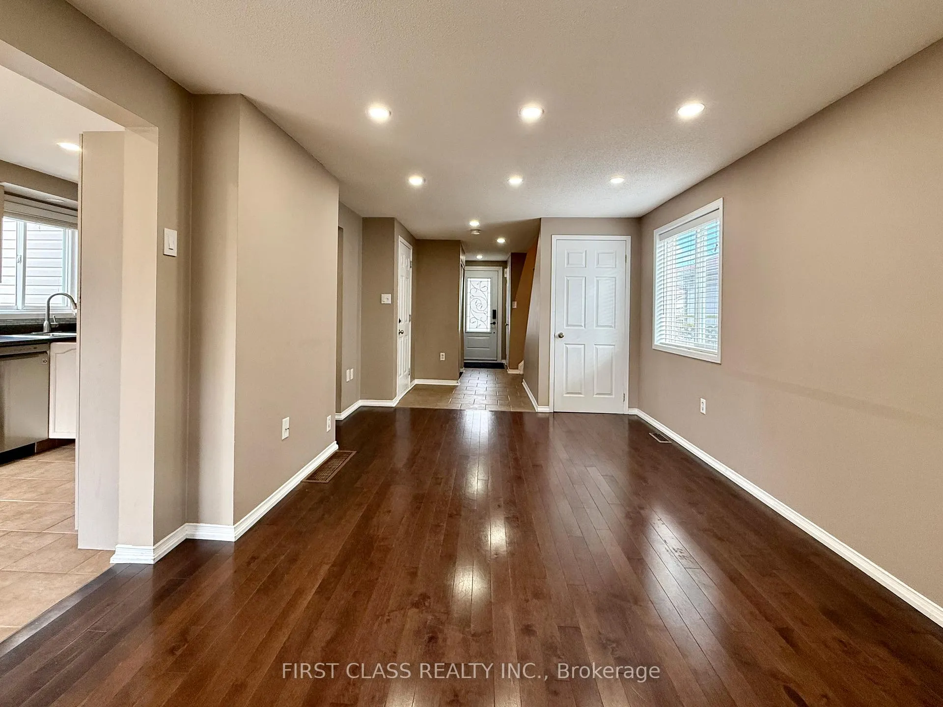 Photo 12 of 13 Benjamin Lane, Barrie, Painswick South — HOMEH
