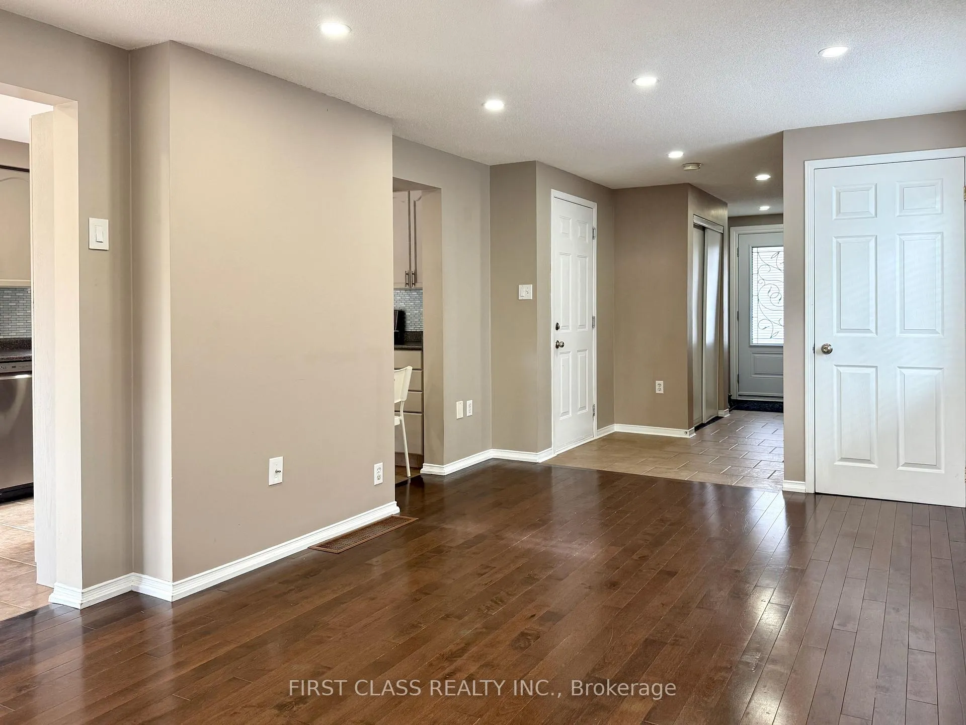Photo 13 of 13 Benjamin Lane, Barrie, Painswick South — HOMEH