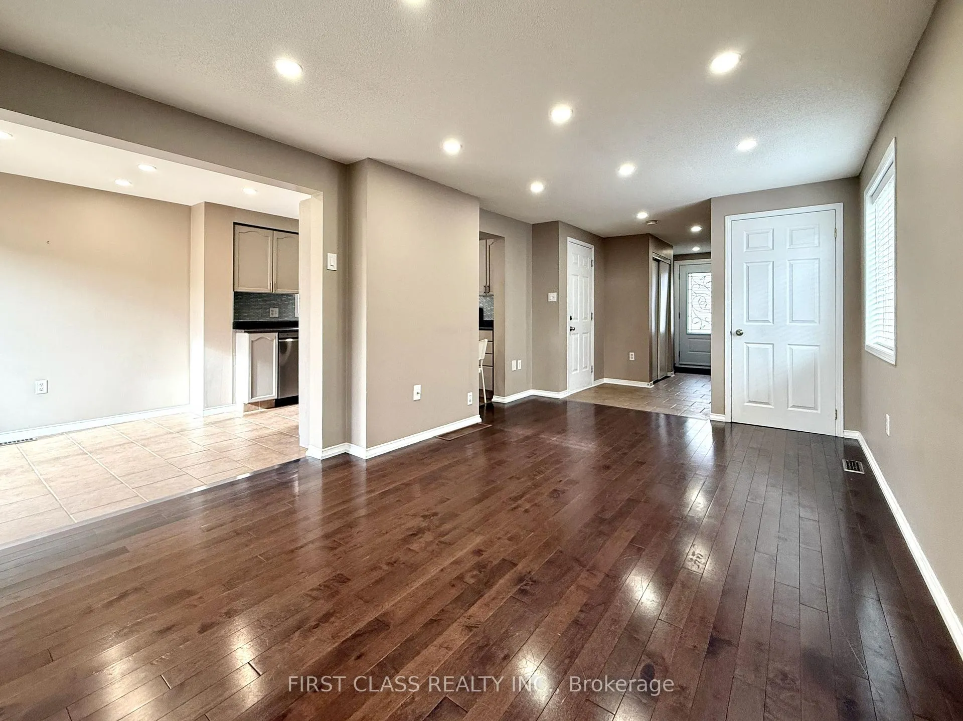 Photo 14 of 13 Benjamin Lane, Barrie, Painswick South — HOMEH