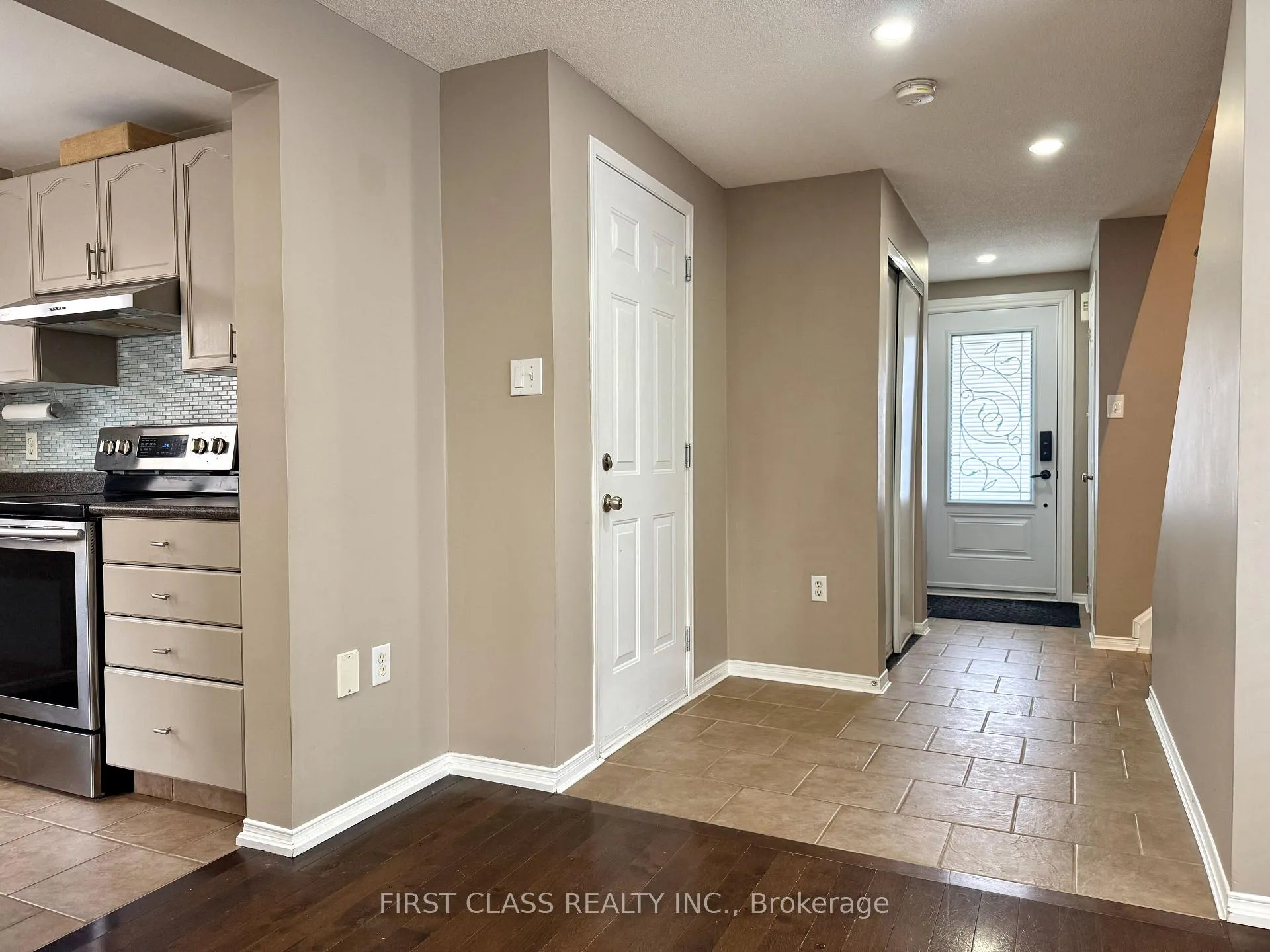 Photo 15 of 13 Benjamin Lane, Barrie, Painswick South — HOMEH