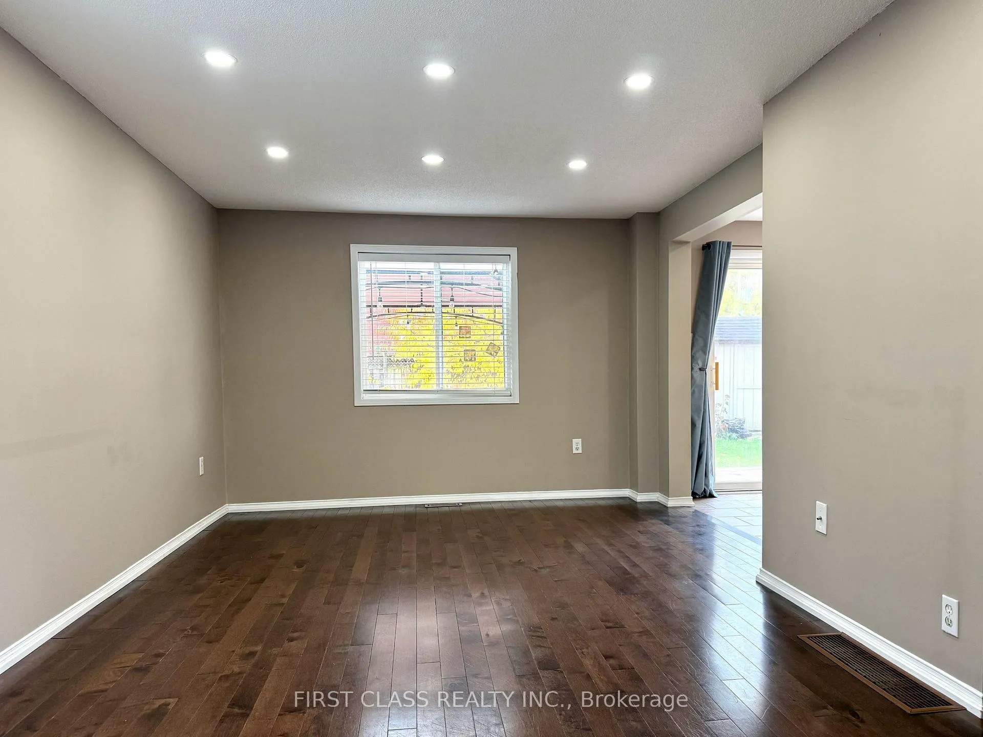 Photo 16 of 13 Benjamin Lane, Barrie, Painswick South — HOMEH