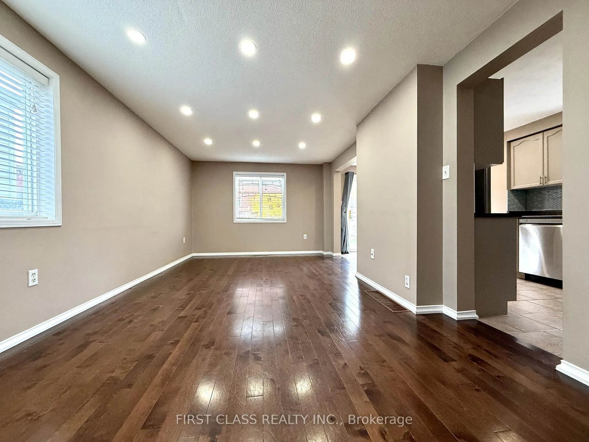 Photo 17 of 13 Benjamin Lane, Barrie, Painswick South — HOMEH