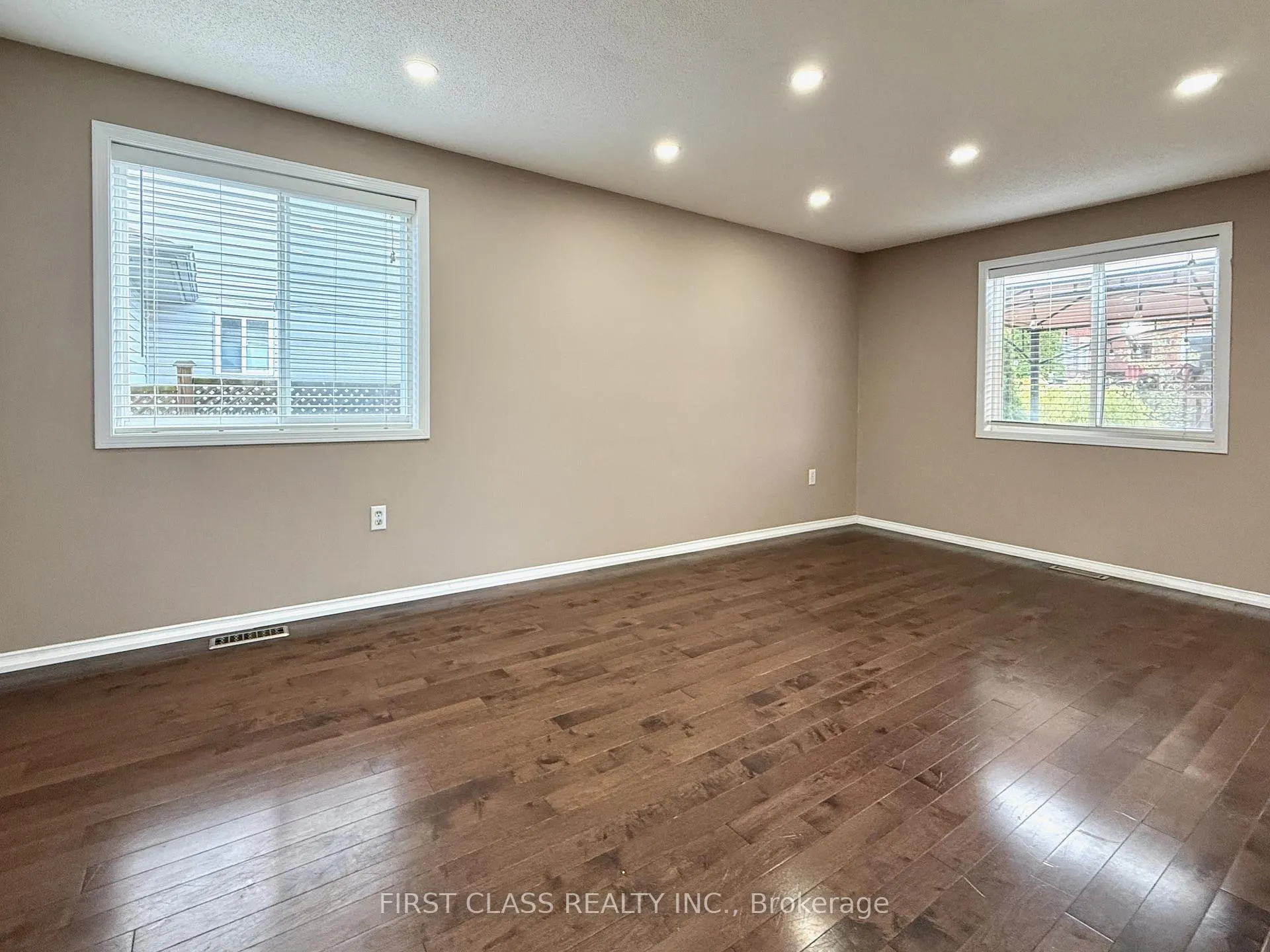 Photo 18 of 13 Benjamin Lane, Barrie, Painswick South — HOMEH