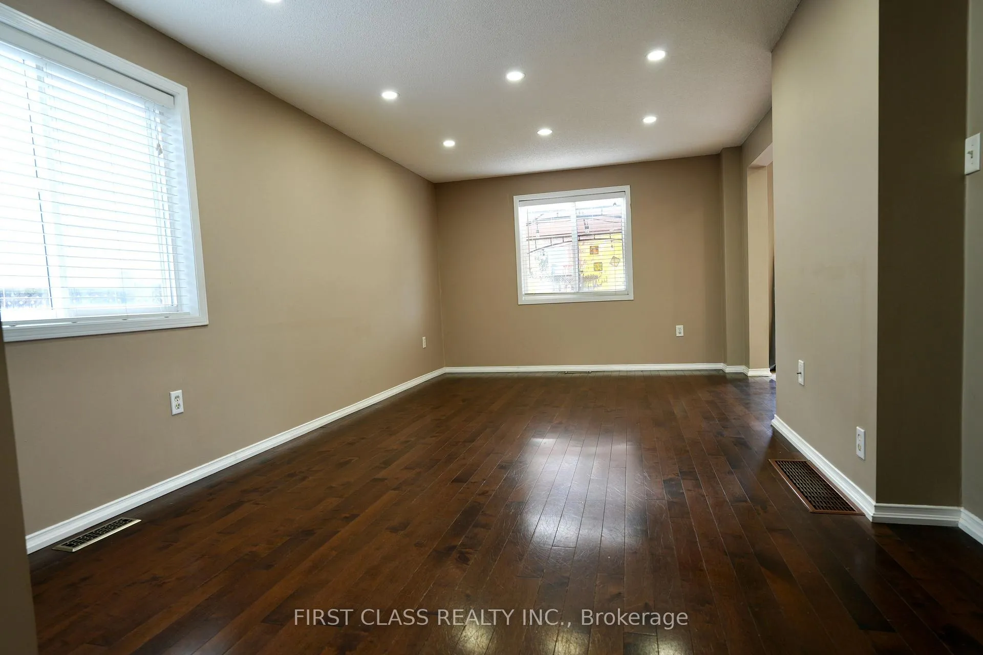 Photo 19 of 13 Benjamin Lane, Barrie, Painswick South — HOMEH