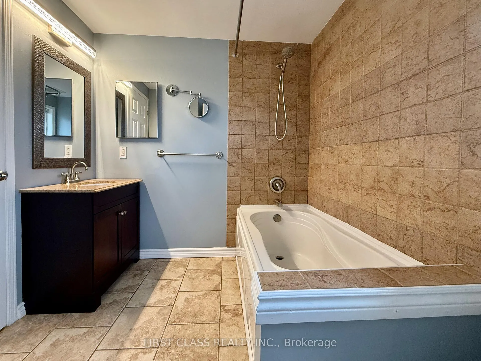Photo 26 of 13 Benjamin Lane, Barrie, Painswick South — HOMEH
