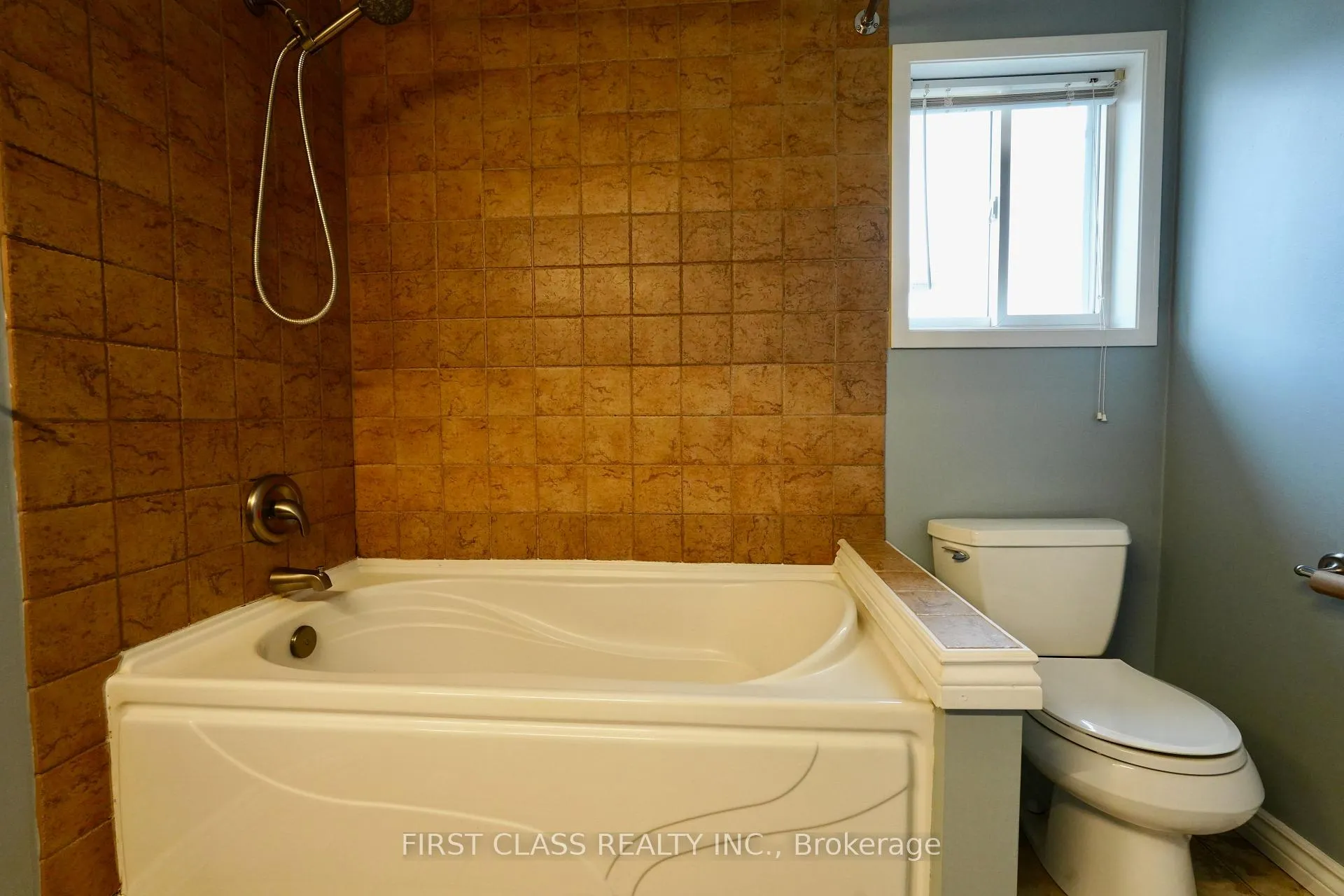 Photo 28 of 13 Benjamin Lane, Barrie, Painswick South — HOMEH
