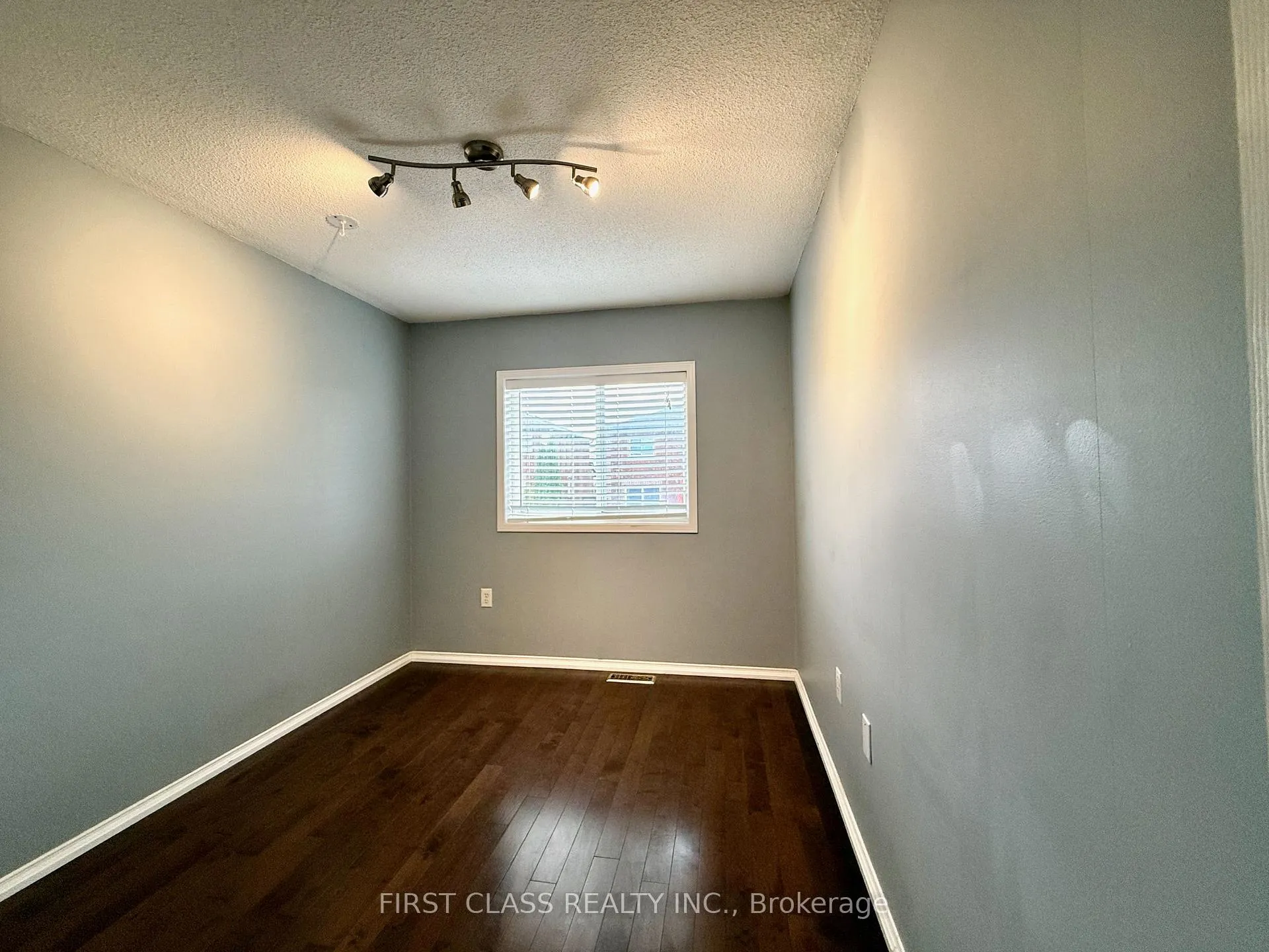 Photo 34 of 13 Benjamin Lane, Barrie, Painswick South — HOMEH