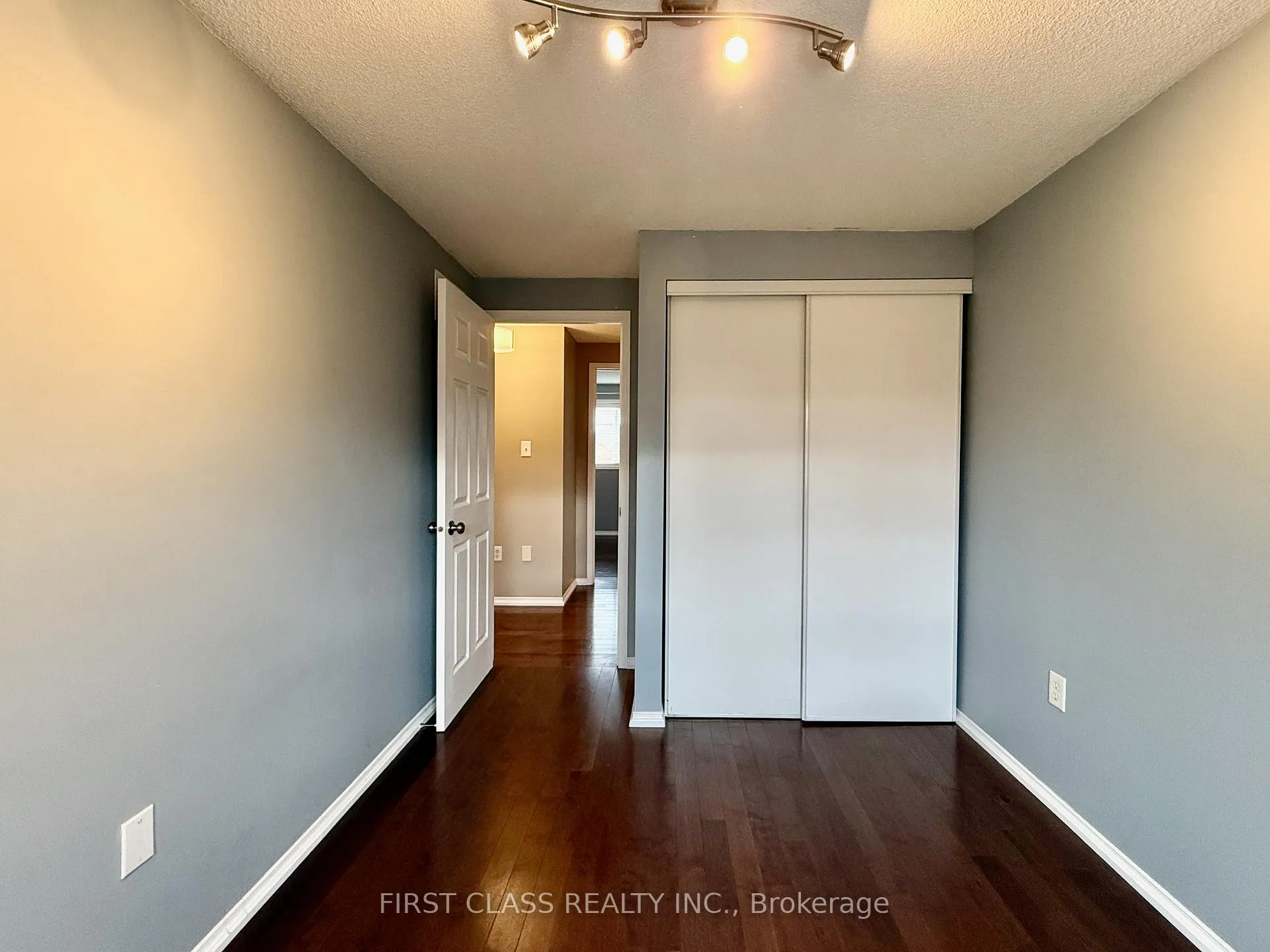 Photo 36 of 13 Benjamin Lane, Barrie, Painswick South — HOMEH