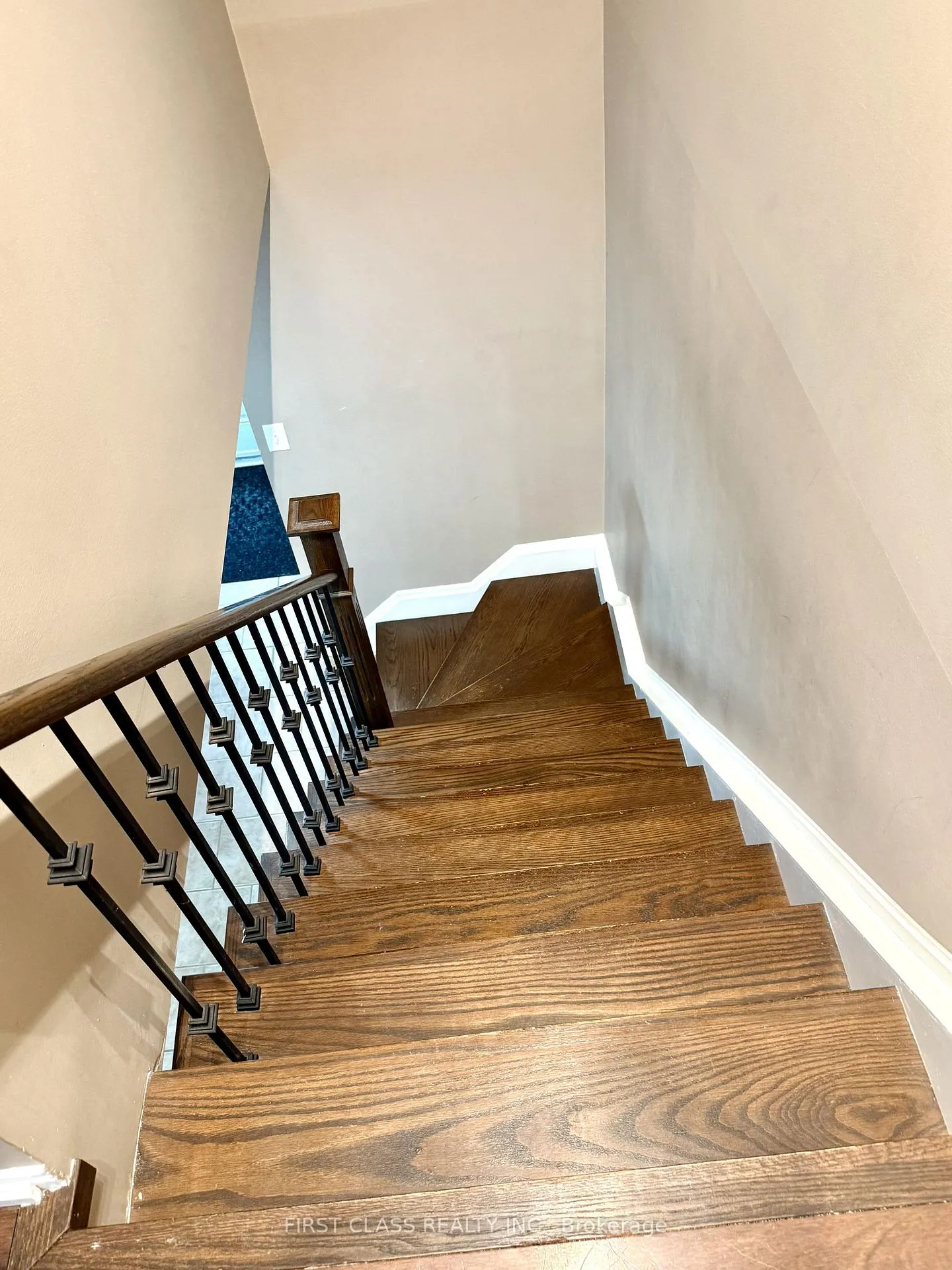 Photo 37 of 13 Benjamin Lane, Barrie, Painswick South — HOMEH