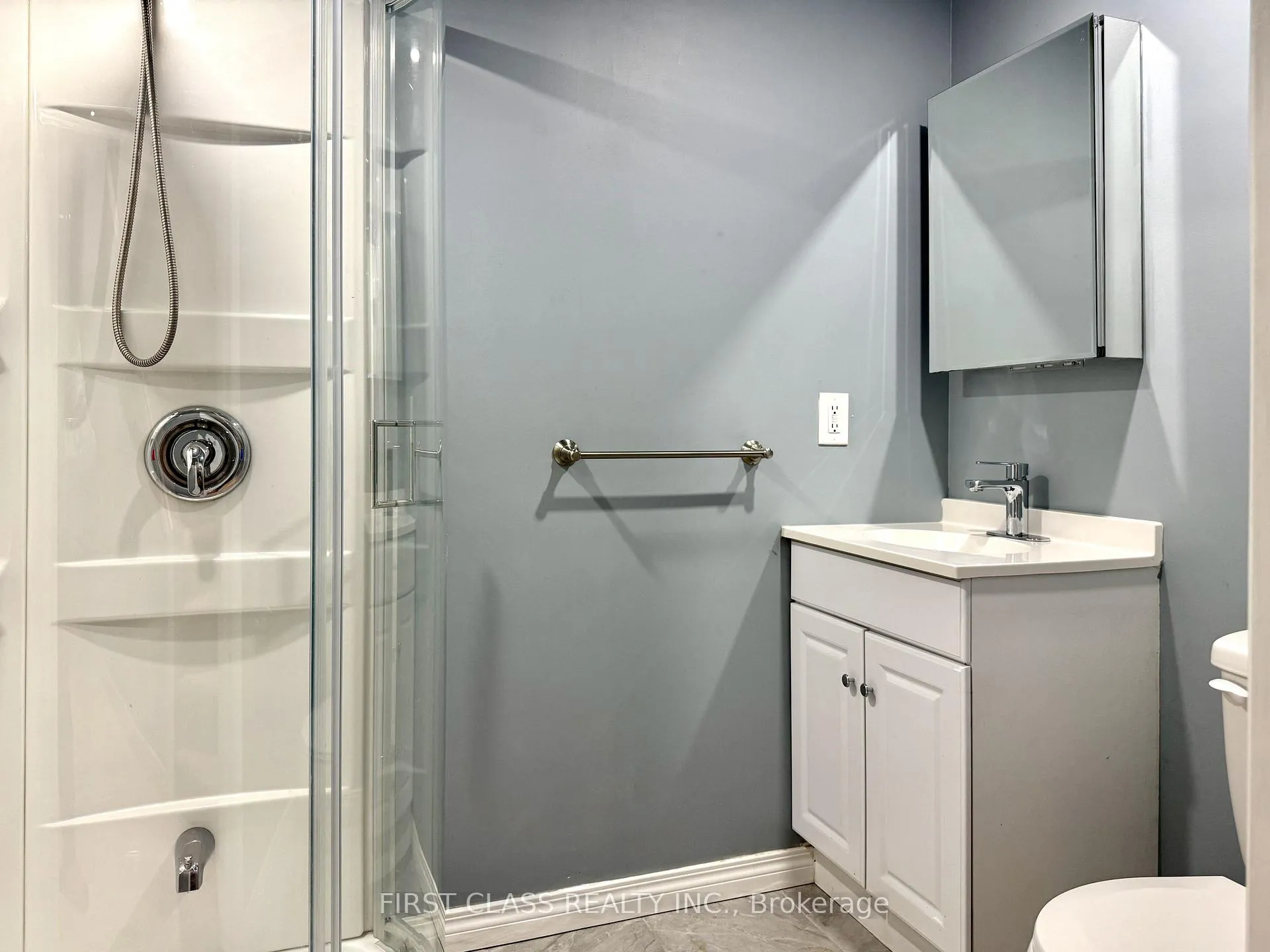 Photo 38 of 13 Benjamin Lane, Barrie, Painswick South — HOMEH