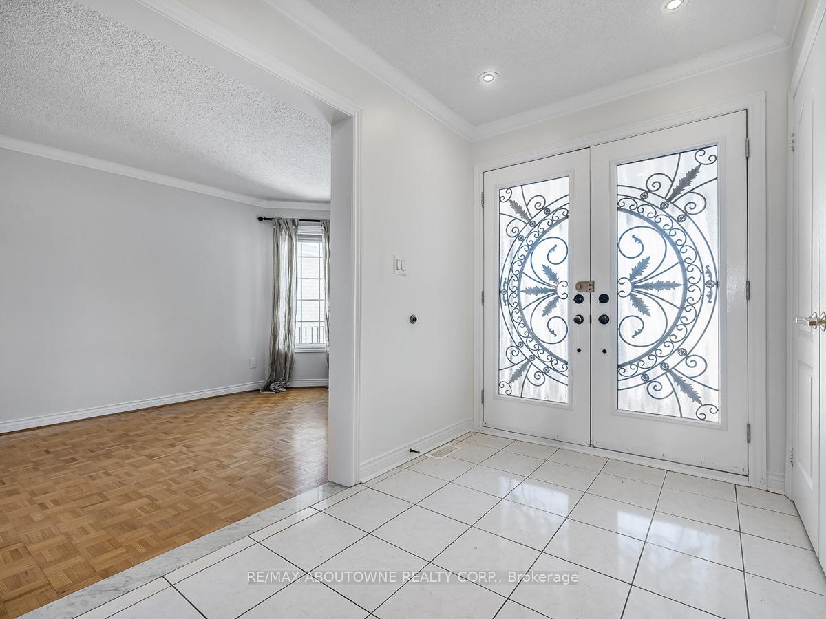 Photo 4 of 8918 Martin Grove Road, Vaughan, West Woodbridge — HOMEH